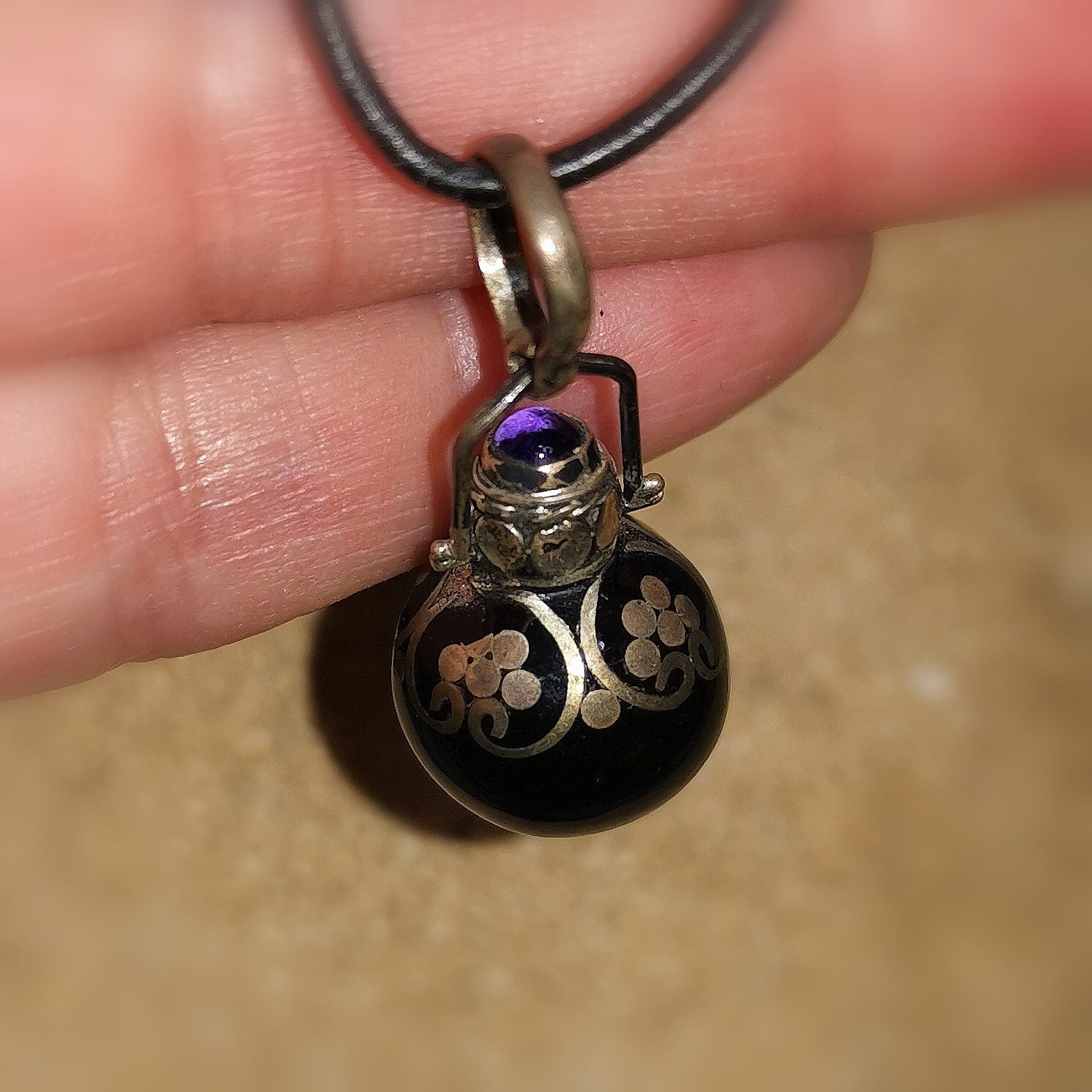 Engelsrufer Amethyst Karma Kette schwarz silber Sterlingsilber und Emaille an Leder, geweiht - Vertrauen