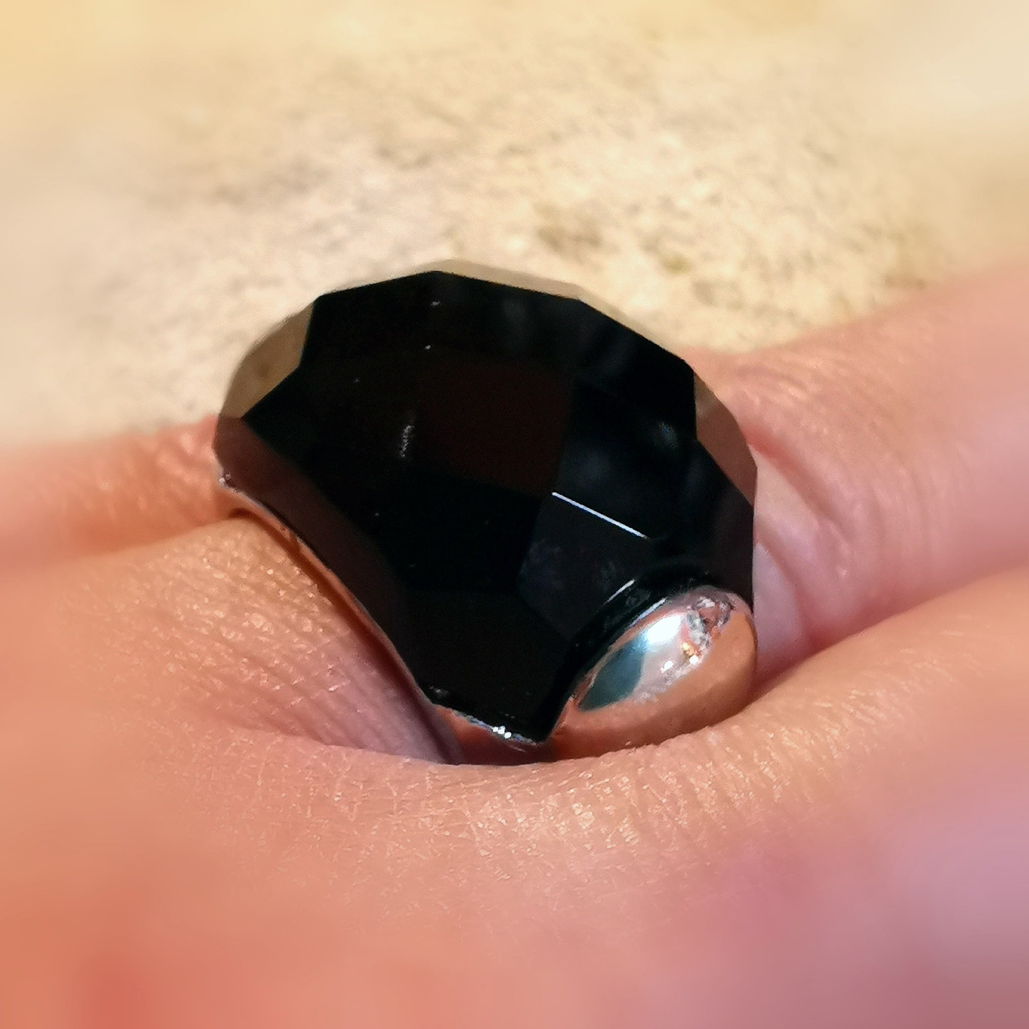 üppiger Onyx Edelstein Heilstein Ring Schwarz facettiert, Größe 55 - Widerstandkraft, Schutz