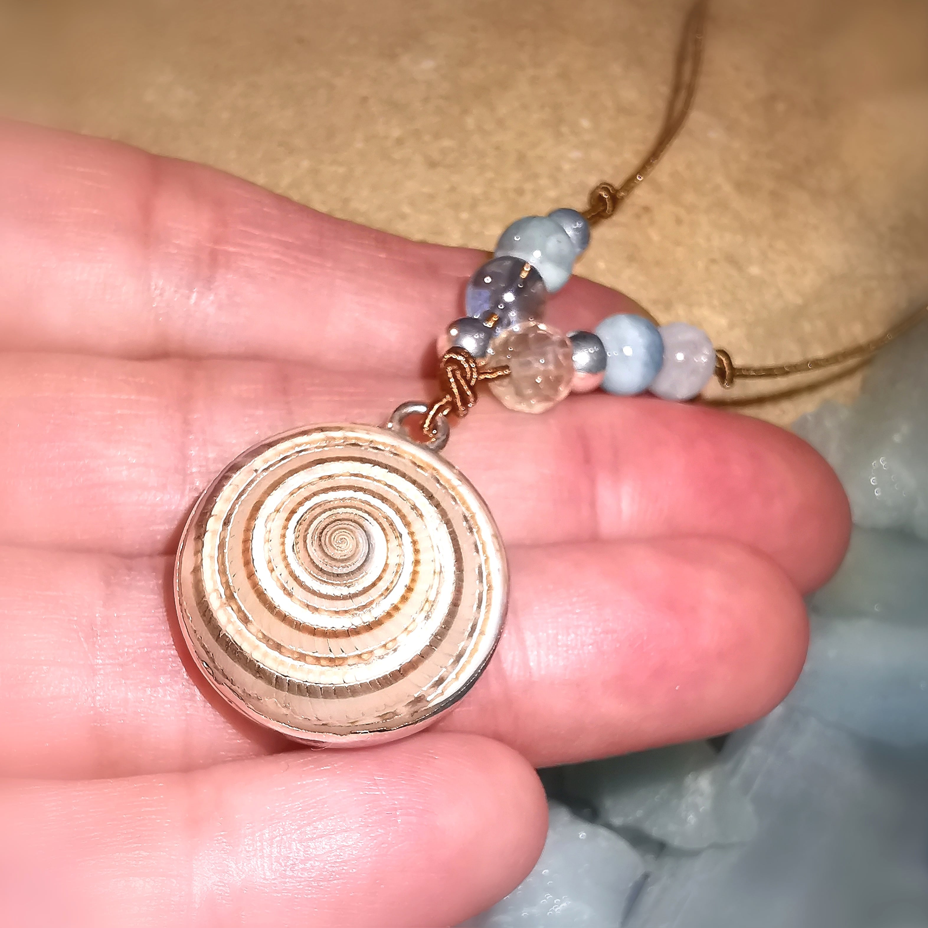 Muschelkette Limonenquarz Aquamarin Mondstein Angel Aura karma Hippie.... Licht und Liebe