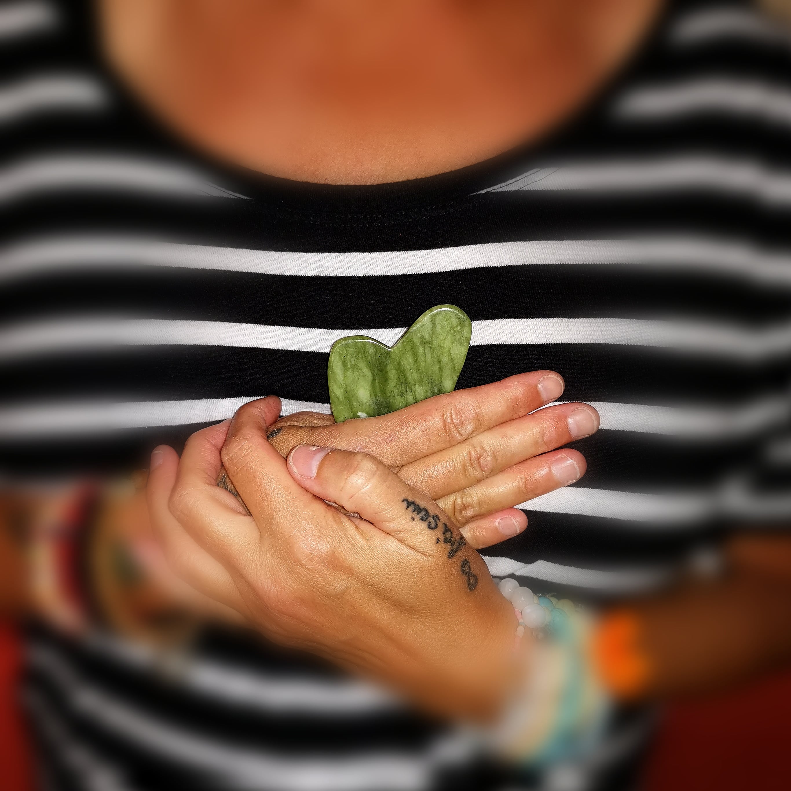 Gua Sha Jade Massage Heilstein Edelstein grün, Entspannung und Meditation