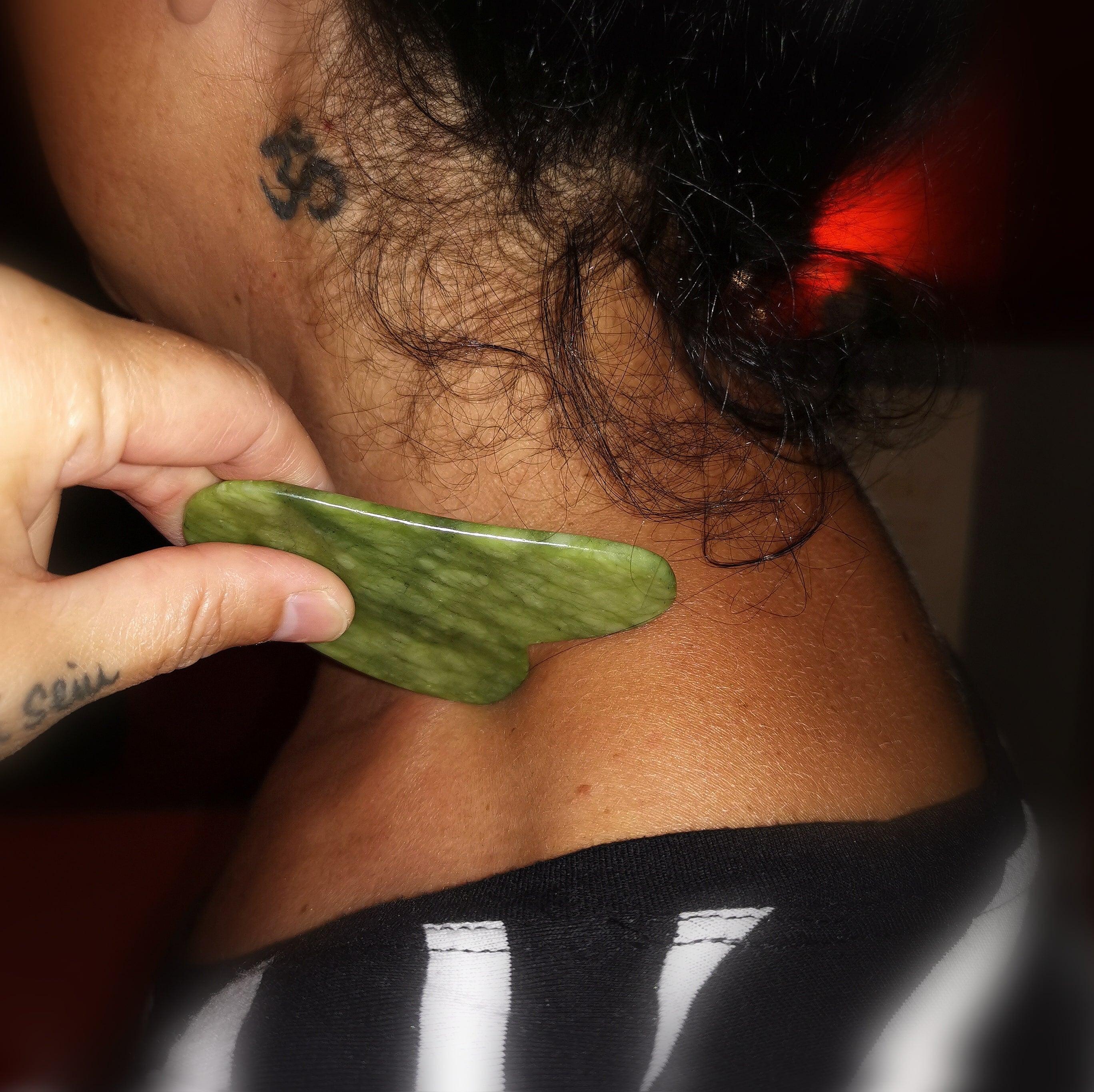 Gua Sha Jade Massage Heilstein Edelstein grün, Entspannung und Meditation
