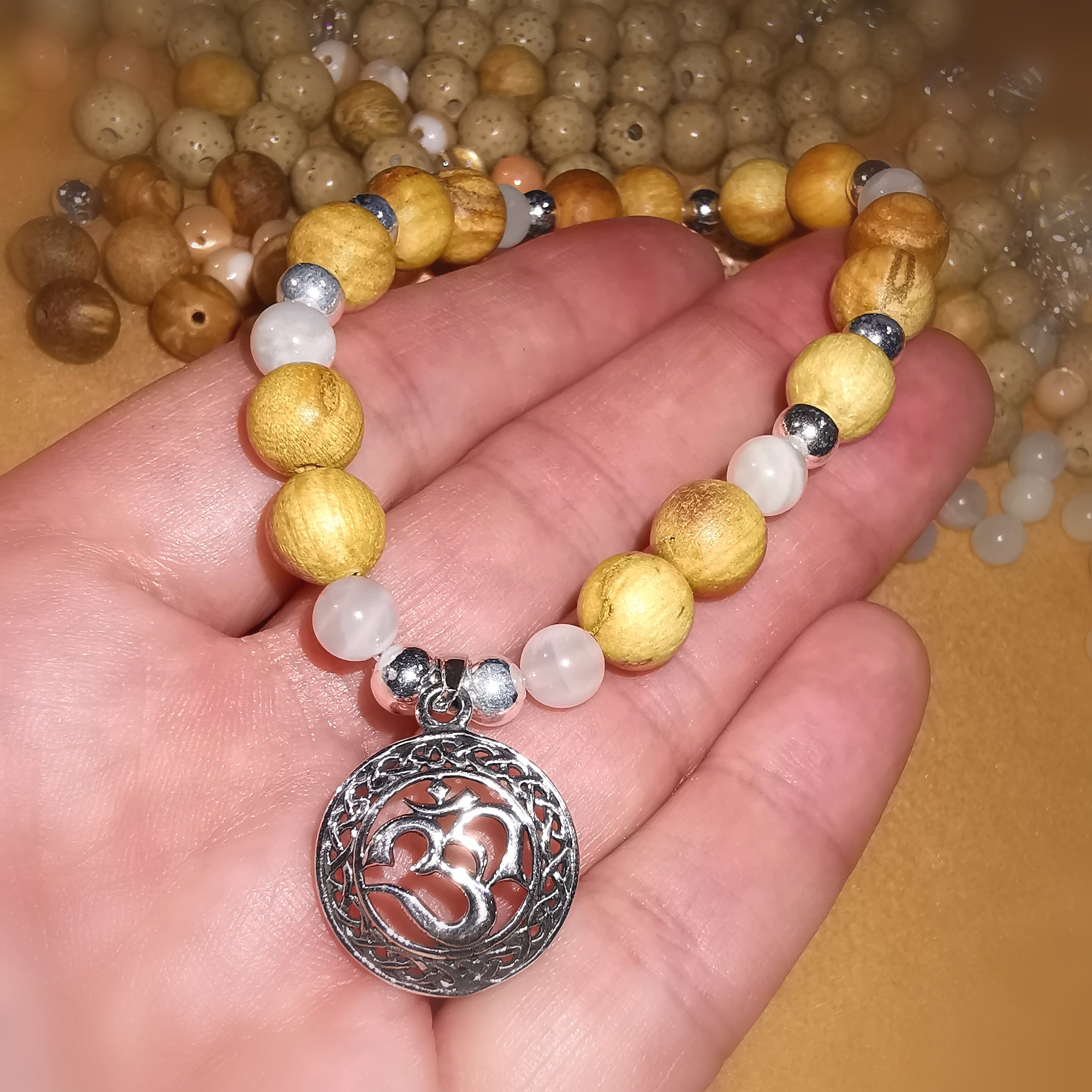 ✨ Palo Santo & Mondstein Edelstein OM Armband – Intuition & Vertrauen ✨
