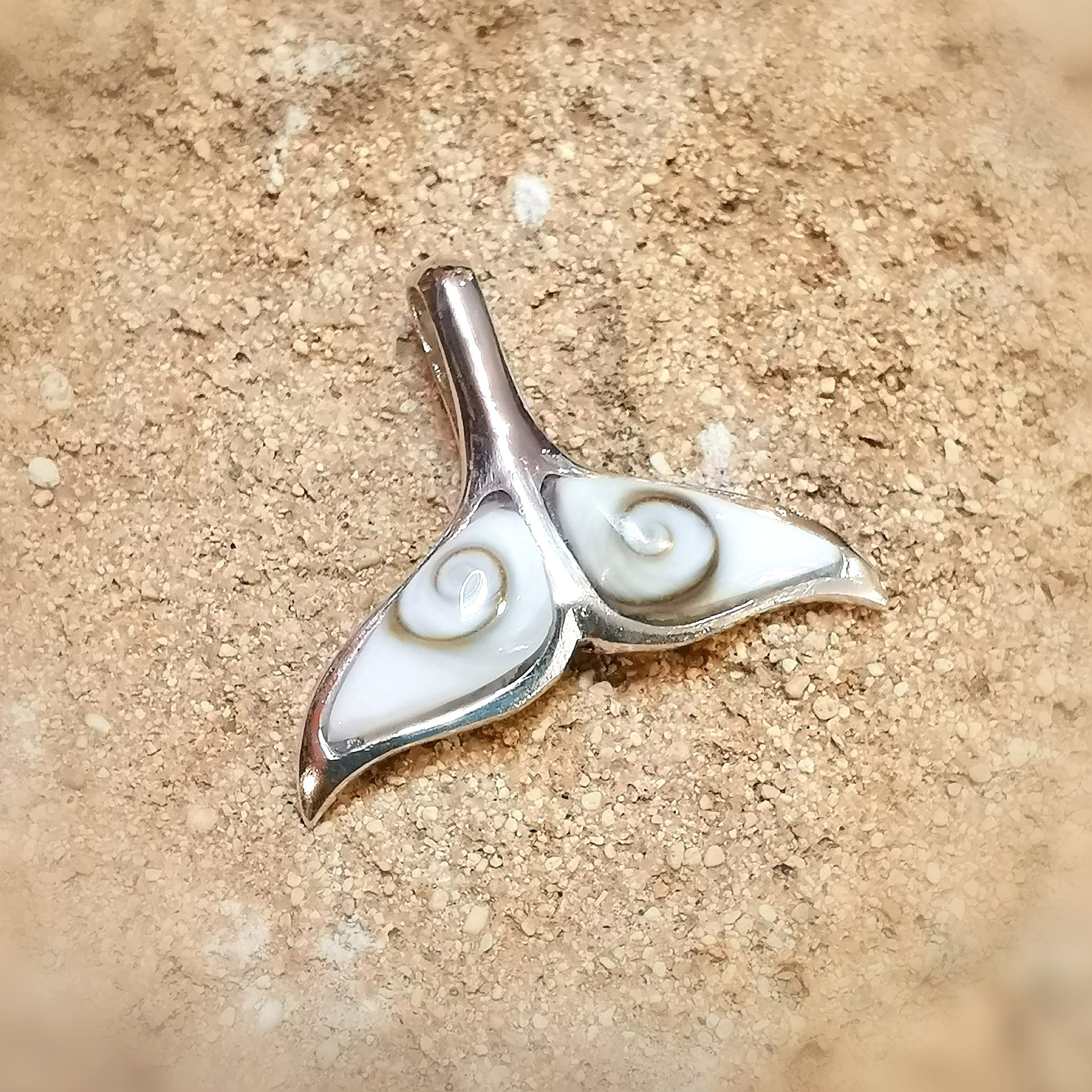 Walflosse Shiva Auge Muschel Sterlingsilber Anhänger, Karma Krafttier Wal, Freiheit geniessen