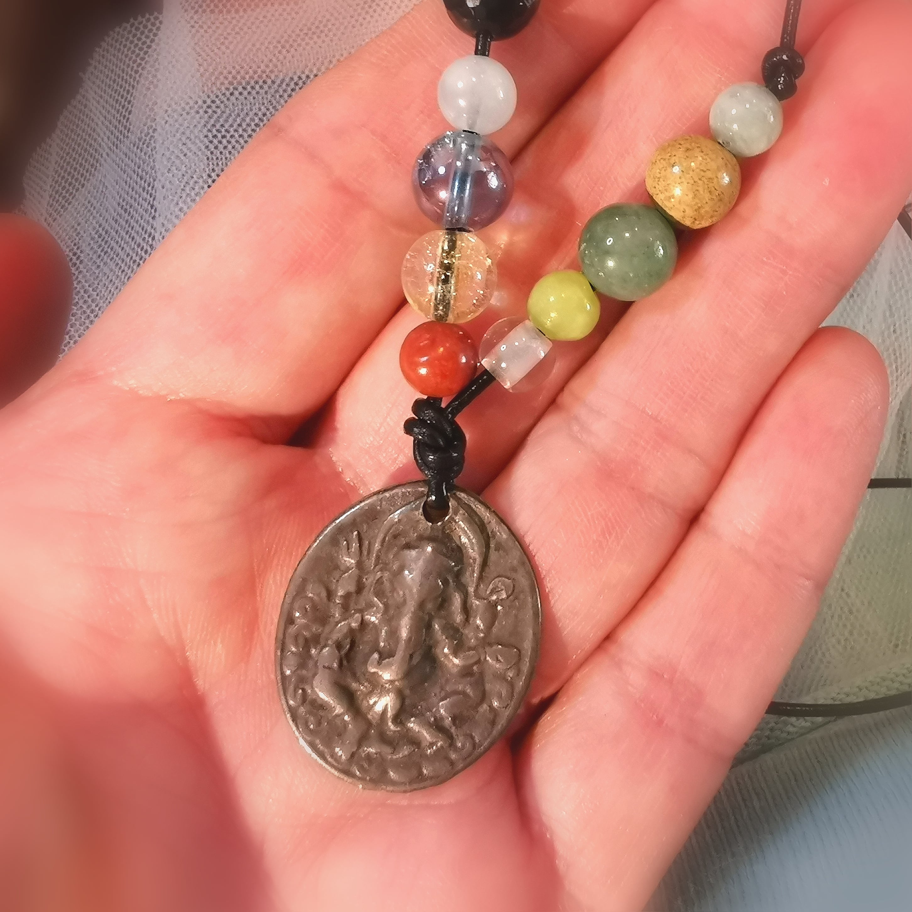 OM Ganesha Edelstein Glückssymbol Karma Kette, Zinn Amulett mit 2 Abbildungen