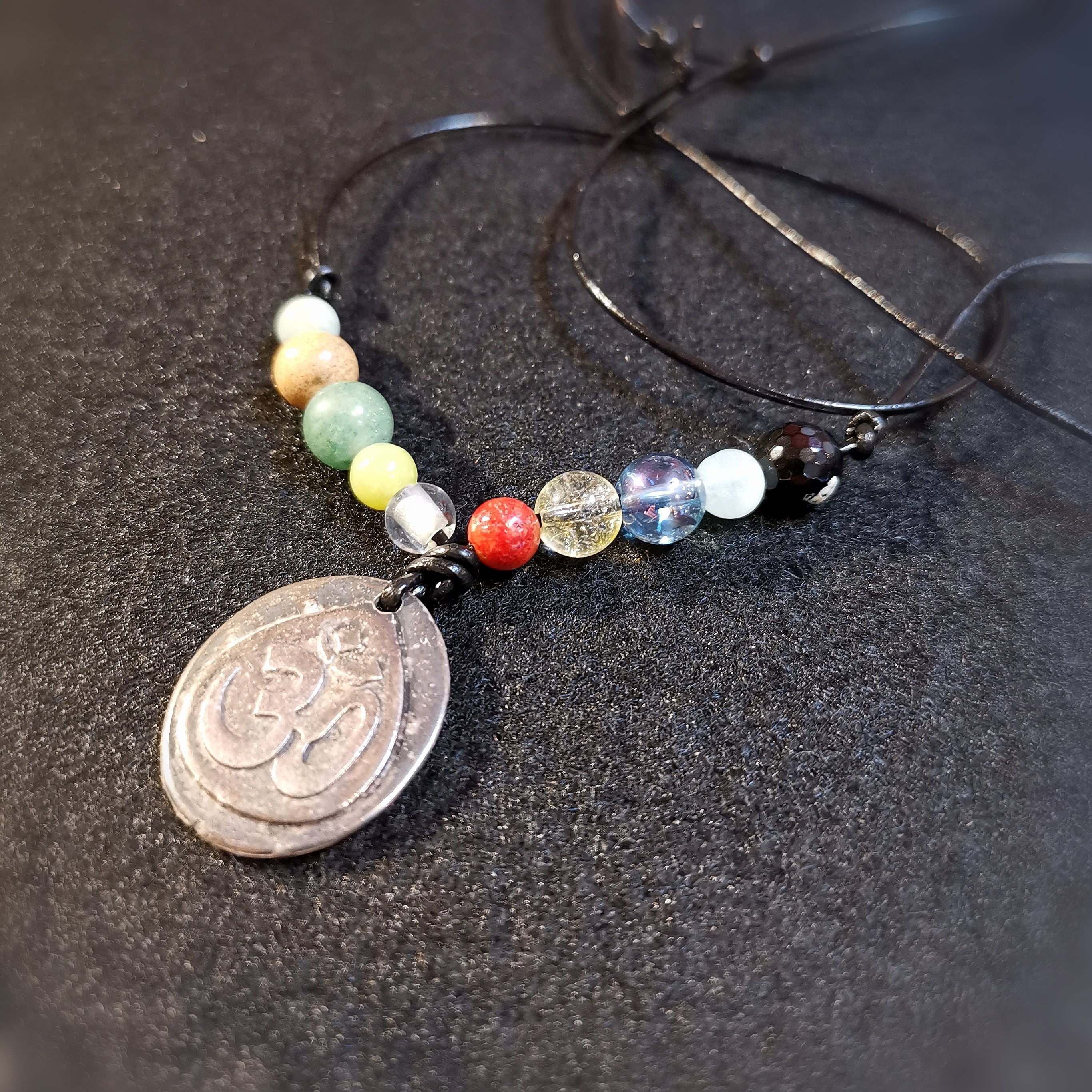 OM Ganesha Edelstein Glückssymbol Karma Kette, Zinn Amulett mit 2 Abbildungen