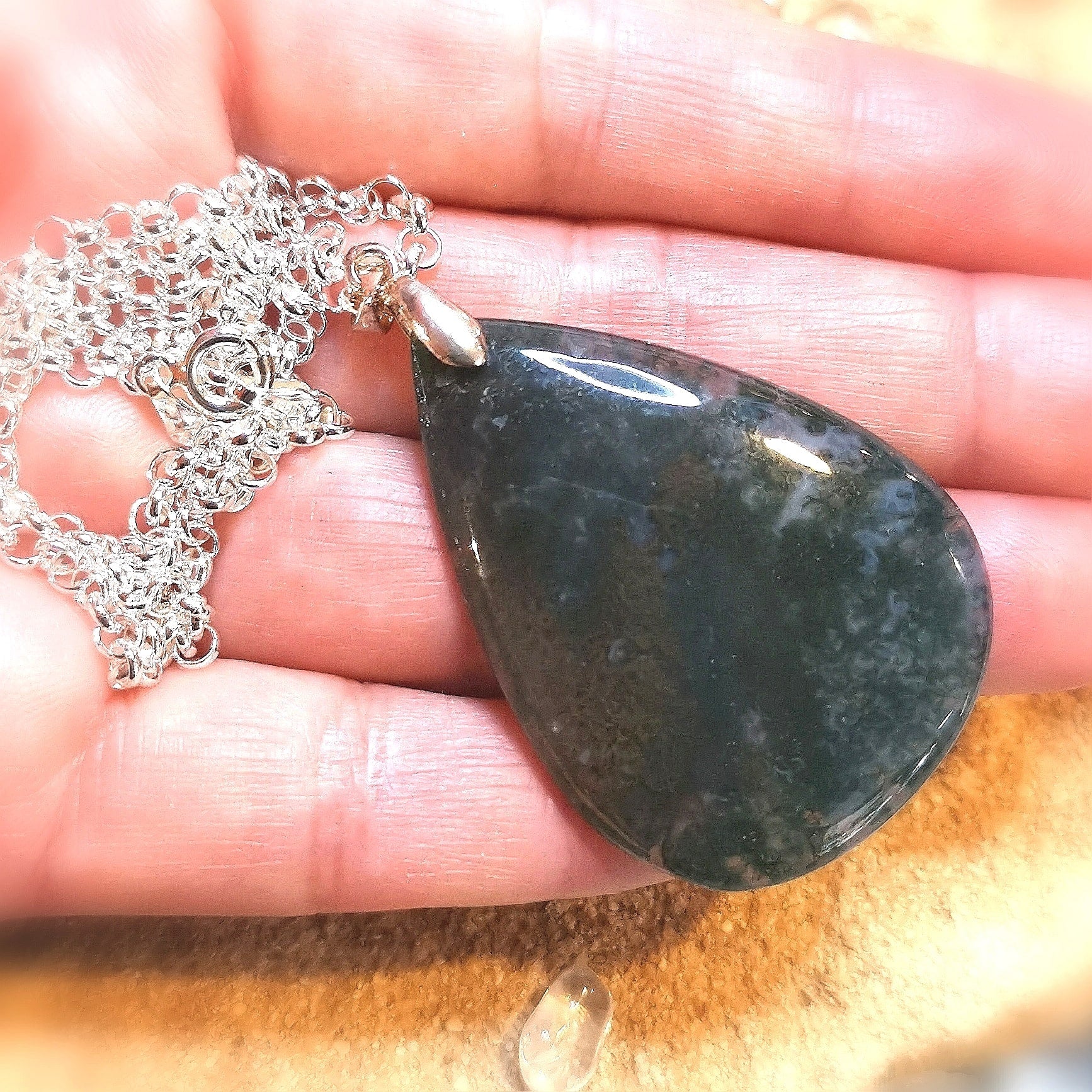 Collar de piedras preciosas Karma de ágata musgosa: consagrado para la libertad del alma y la armonía interior