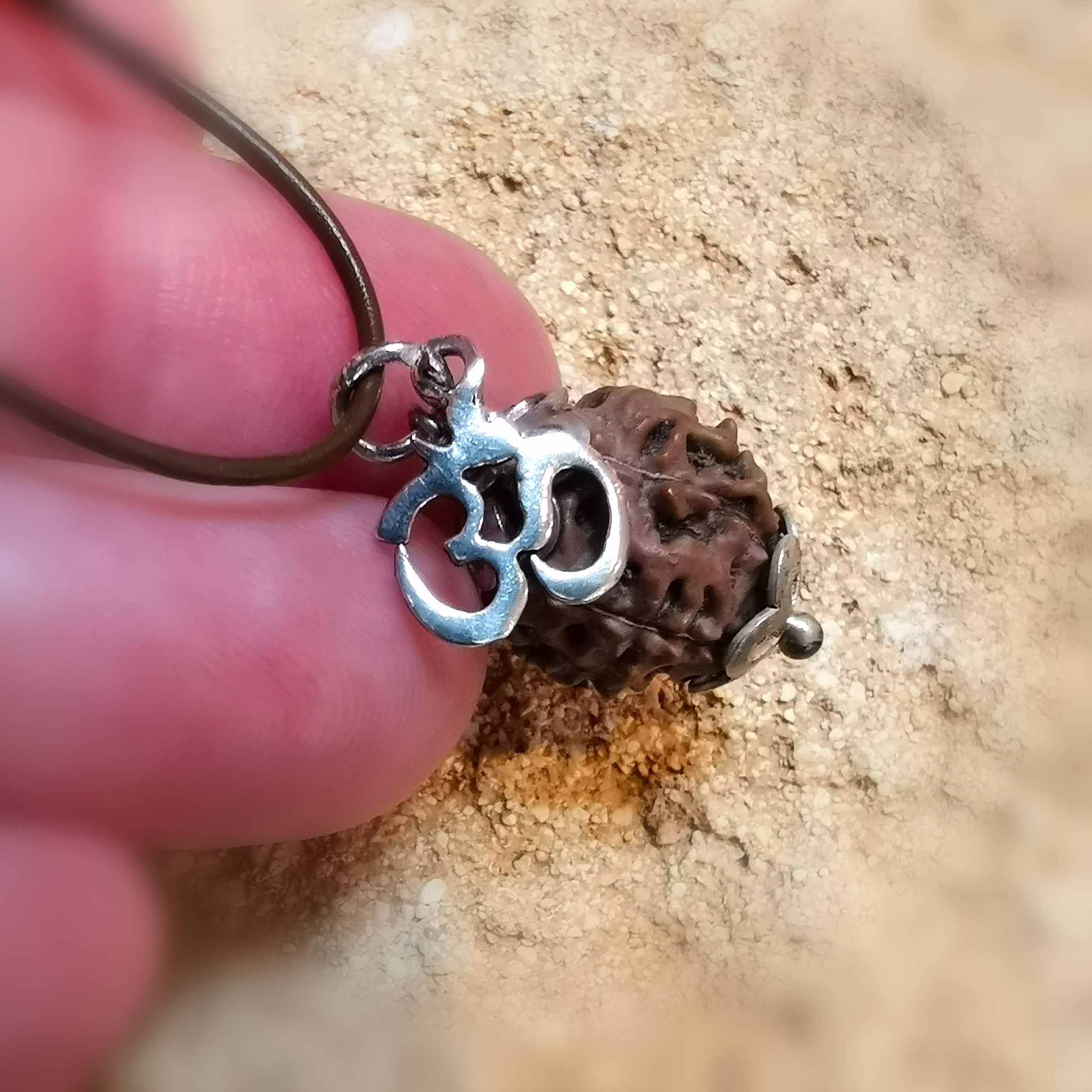 Rudraksha OM Symbol Ethno Hippie Karma Kette für Schutz und Kraft, Tibet