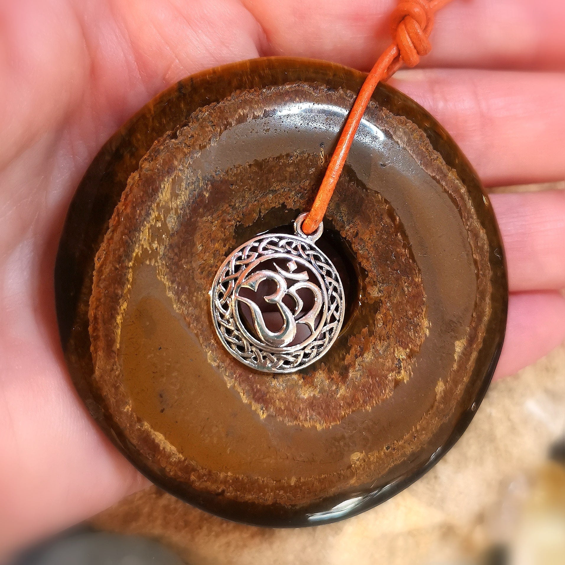 Lebenskreis Donut OM XXL Heilstein Edelstein Karma Kette, geweiht - Mut und Hingabe