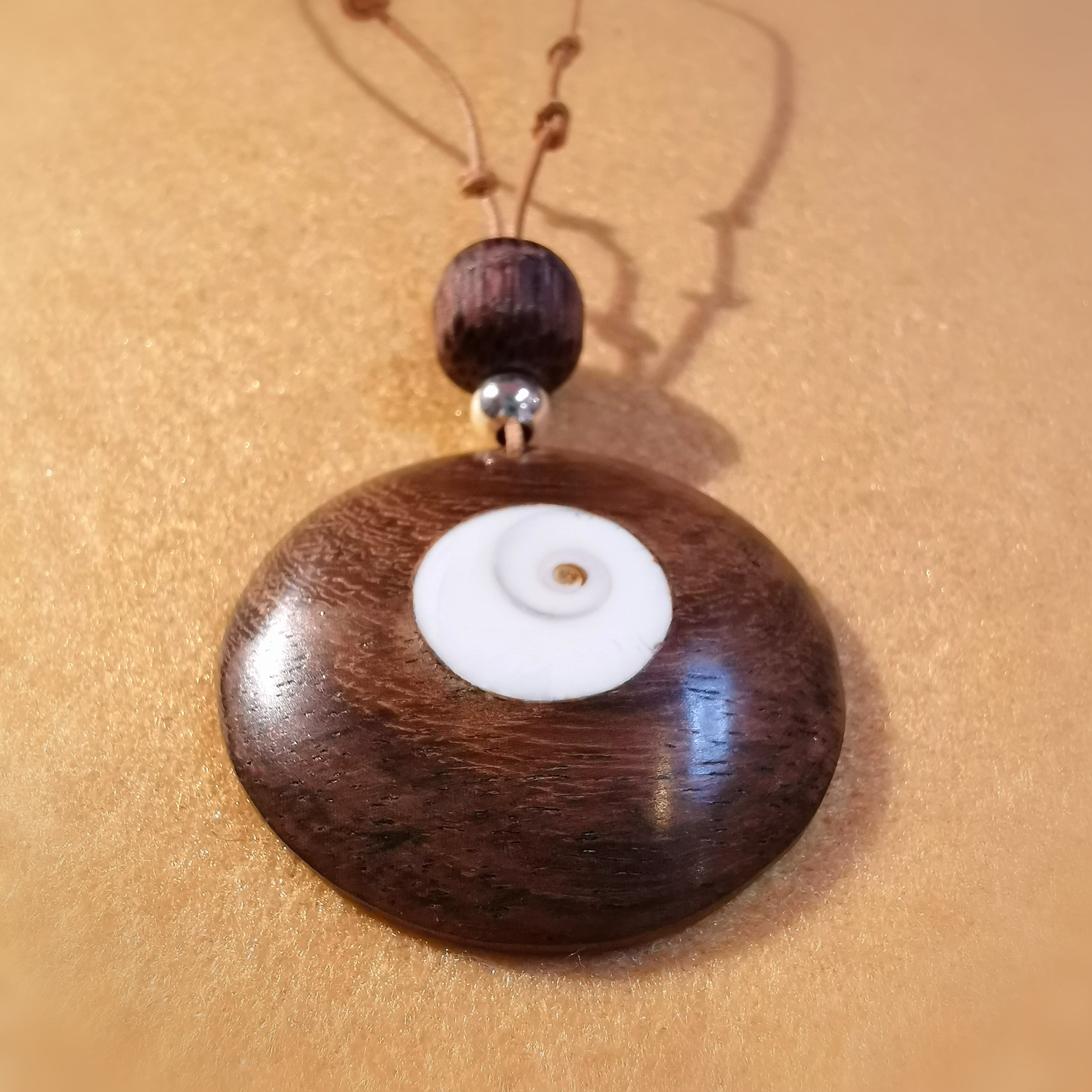 Shiva Auge Holz Amulett, Hippie Kette – geweiht für Schutz & Freiheit