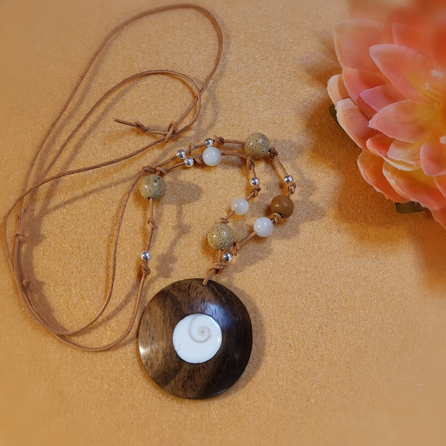 Hippie Leder Kette Holz Shiva Auge Perlmutt Lotus Sandelholz Karma Kette, wundervolle Harmonie