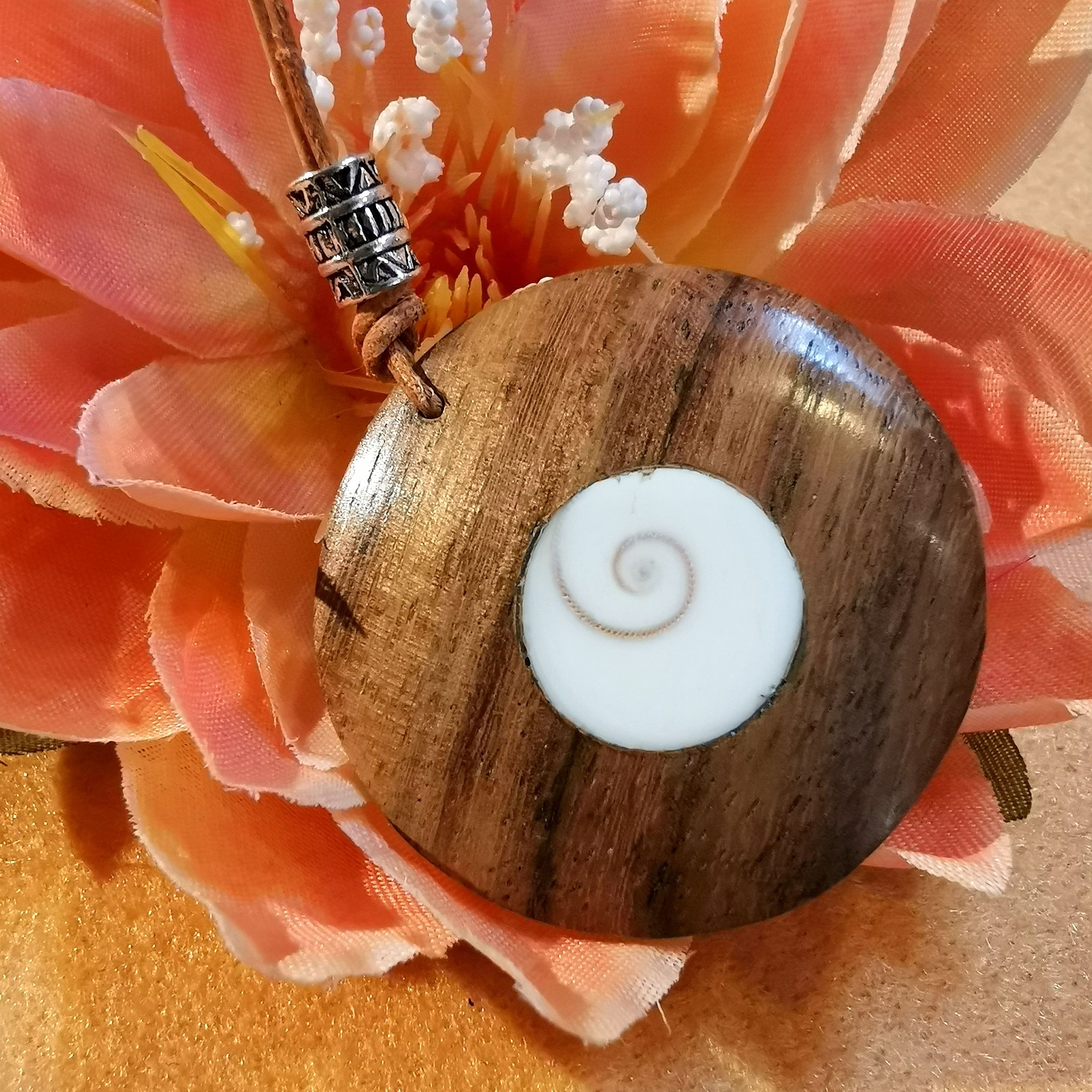 Shiva Auge & Holz Amulett an Leder – geweiht für Schutz, Kraft & Erdung