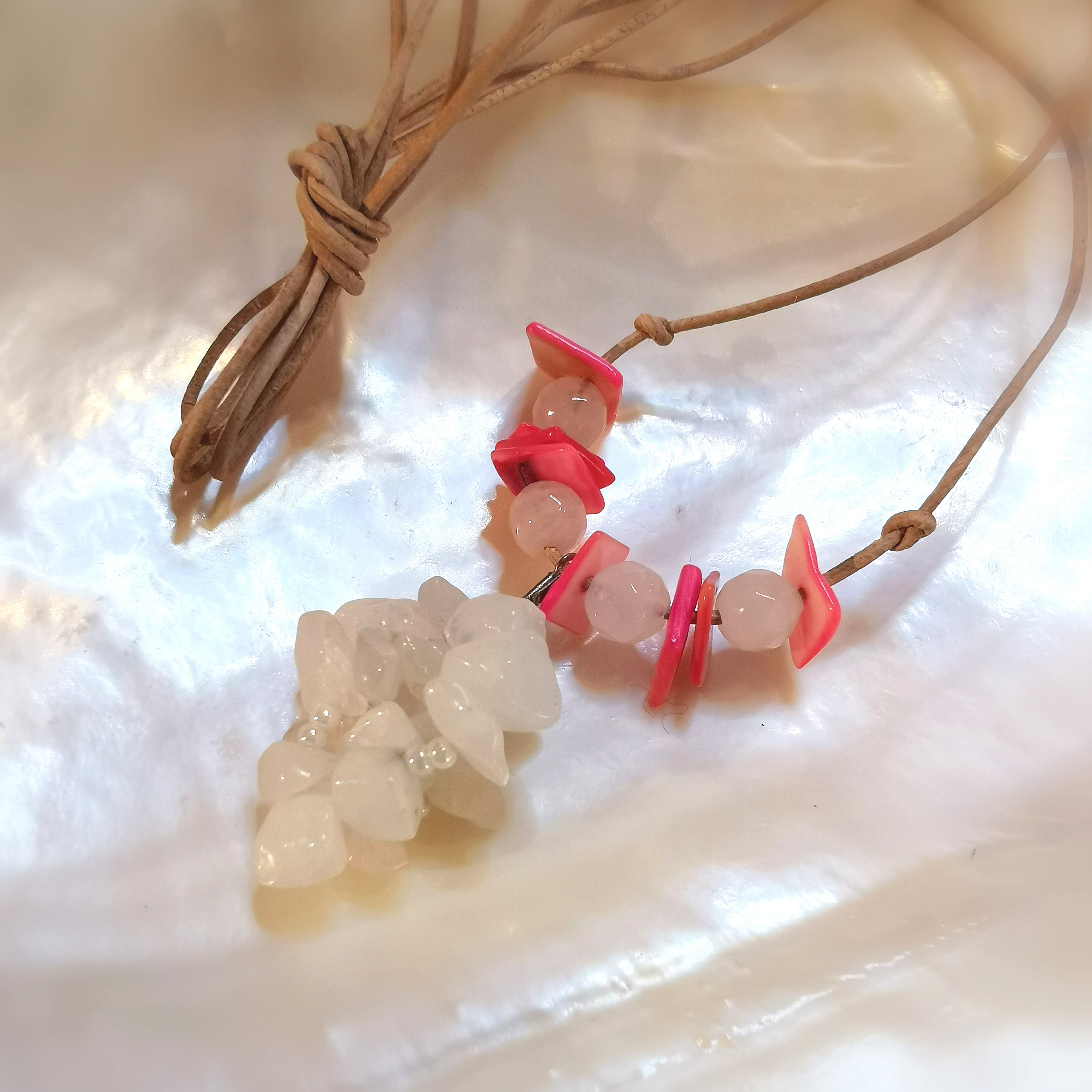 Rosenquarz Herzchakra Perlmutt Hippie Karma Kette, Heilsteine und Leder für Liebe und Harmonie