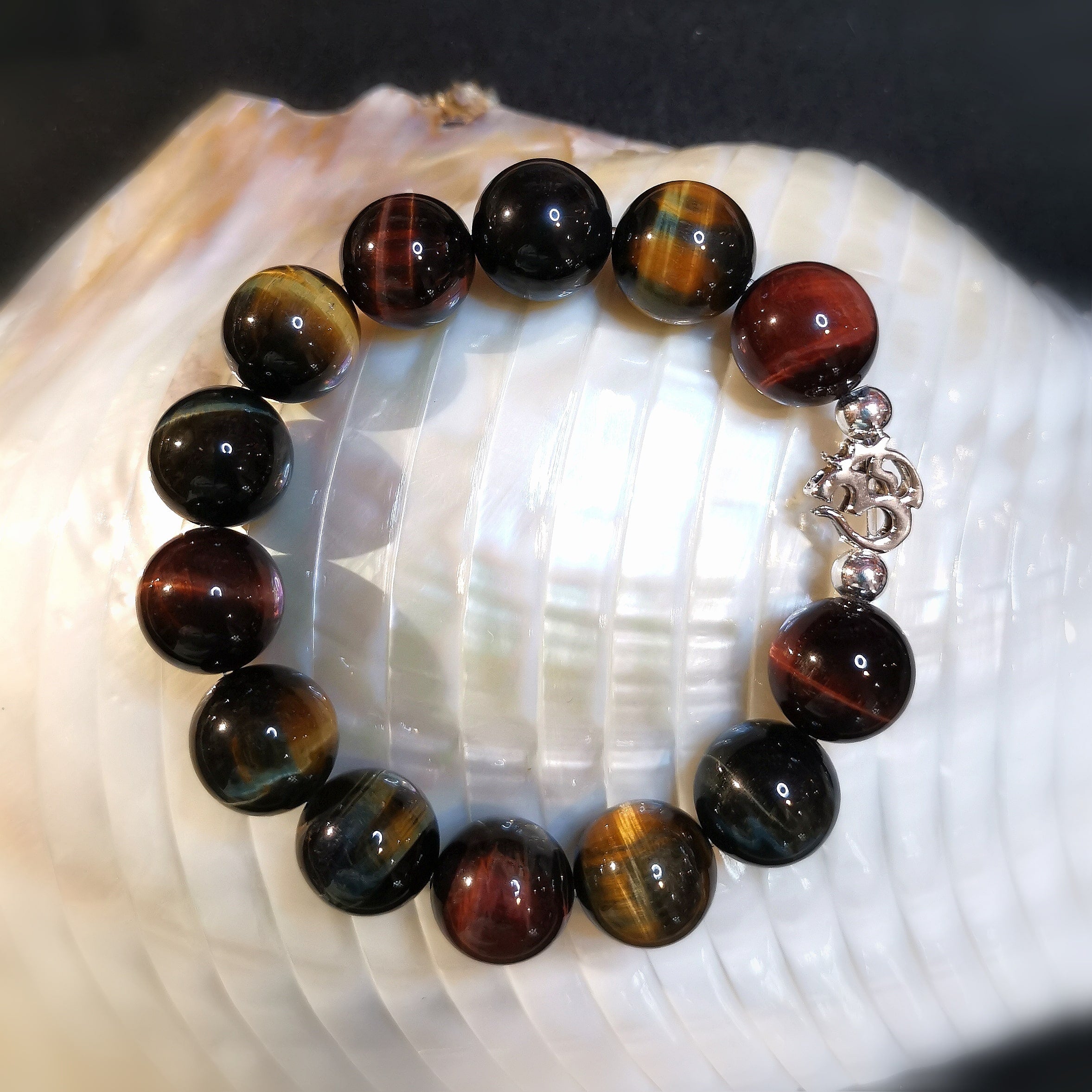 🧘♂️ OM Symbol & Tigerauge Karma Edelstein Armband – geweiht für Intuition, Klarheit & Hingabe
