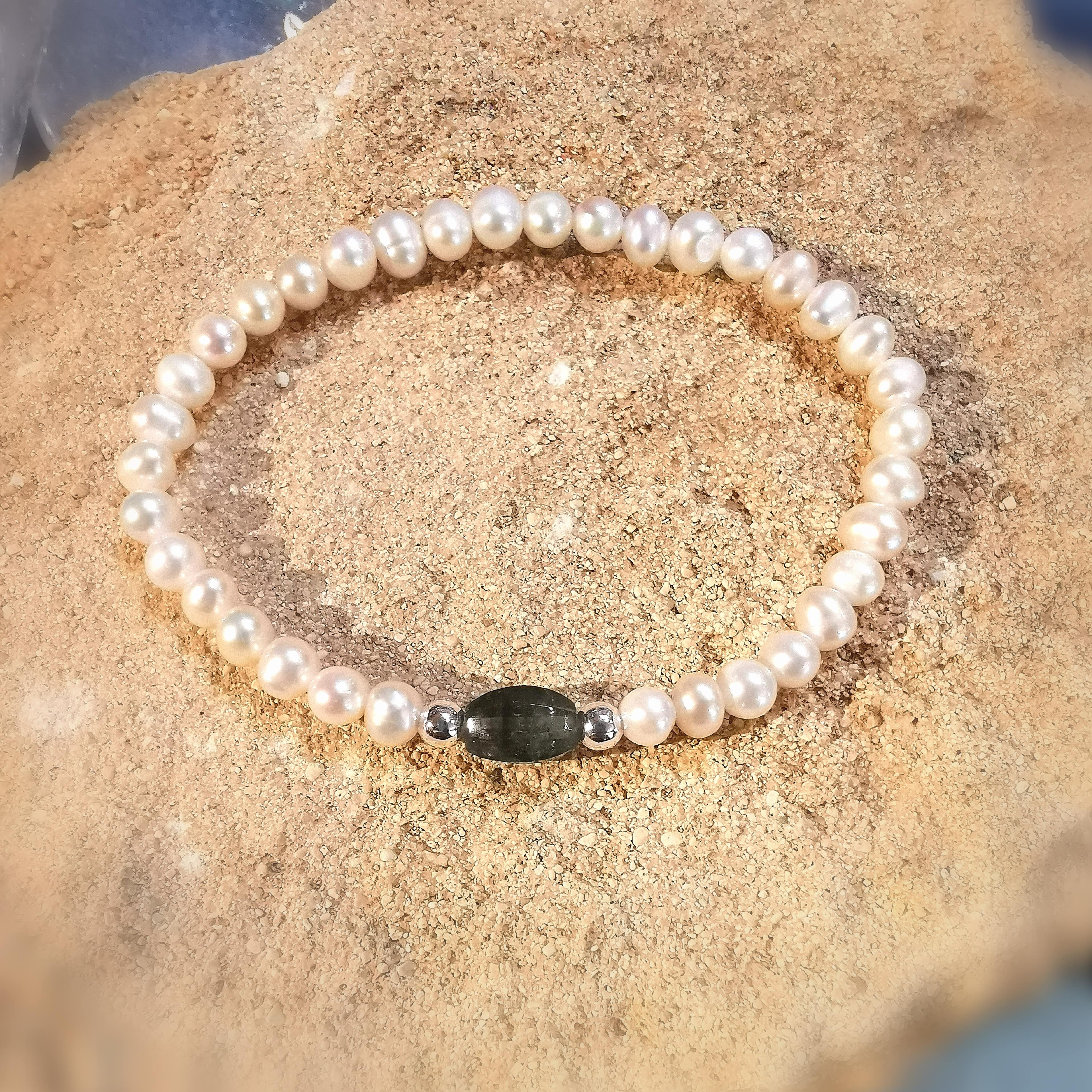 Turmalin Grün Edelstein Heilstein mit Süßwasser Mini Perlen weiss, Karma Armband, geweiht - Vertrauen und Hoffnung