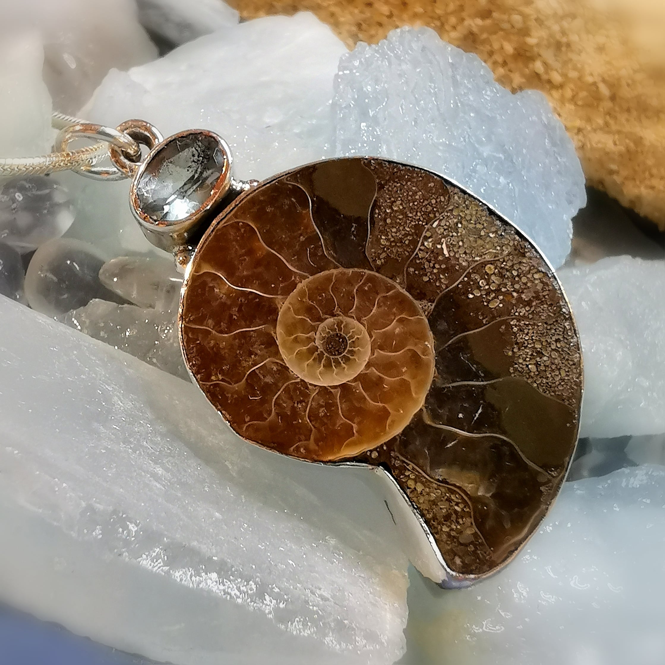 Ammonit Aquamarin, Fossil Edelstein Heilstein Kette 50 cm - Lebensmut und Lebensfreude