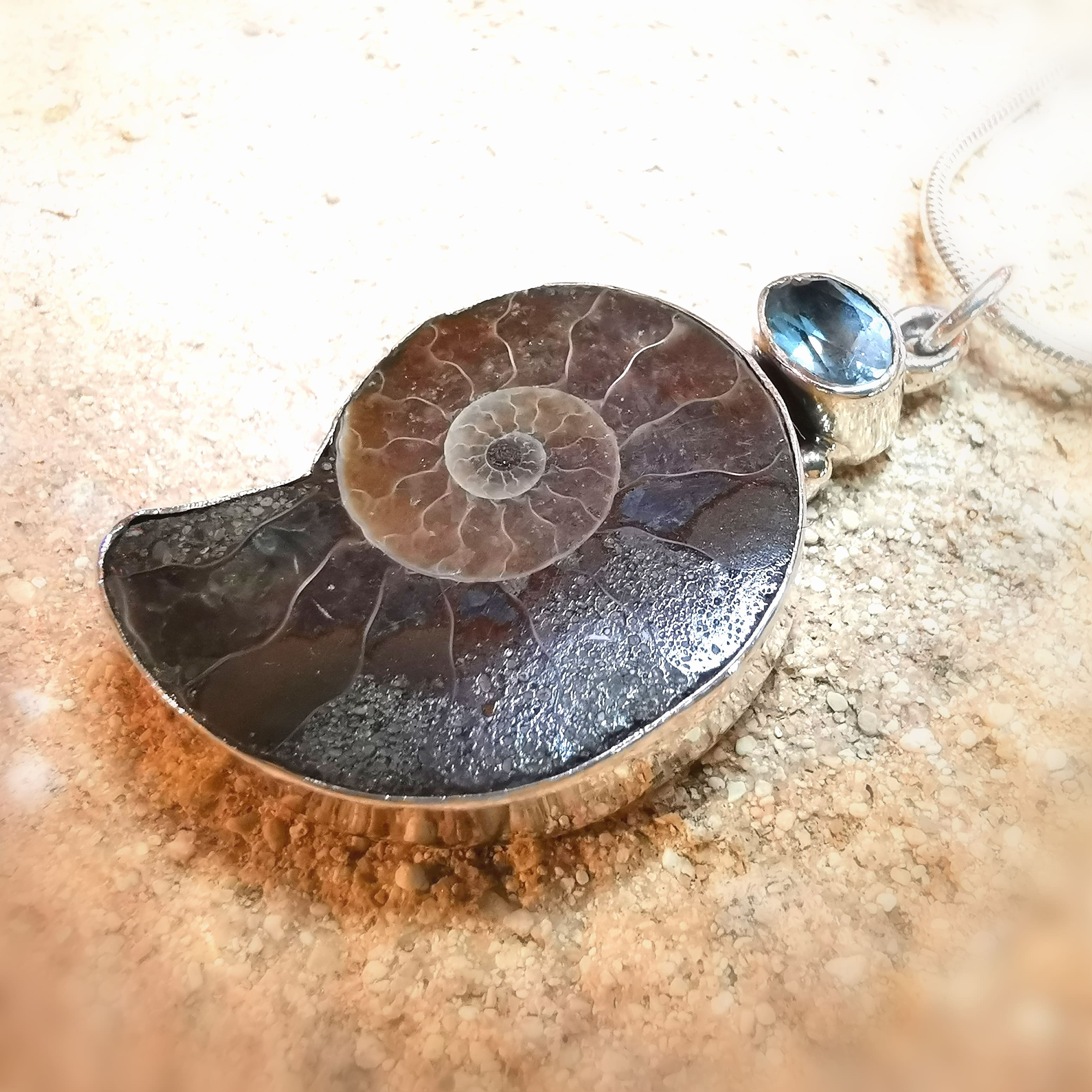 Ammonit Aquamarin, Fossil Edelstein Heilstein Kette 50 cm - Lebensmut und Lebensfreude