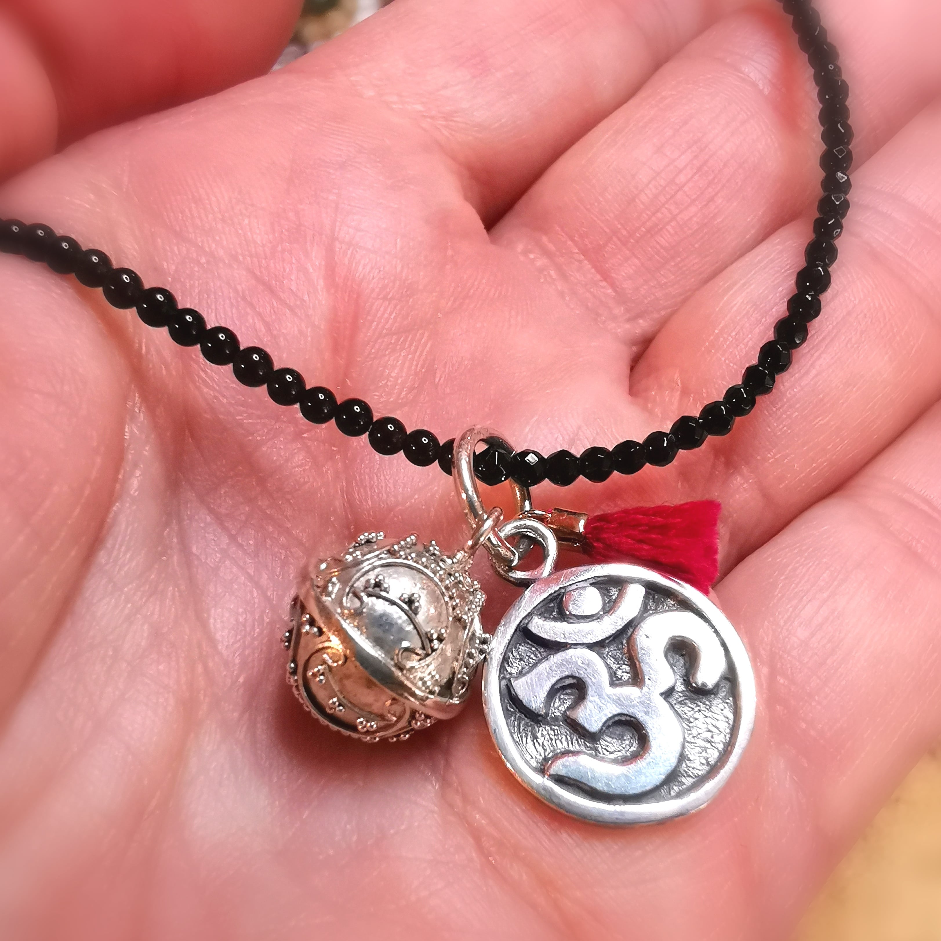 OM Engelsrufer Klangkugel Sterlingsilber schwarzer Achat und Onyx Edelstein Karma Kette 50 cm - Schutz und Kraft