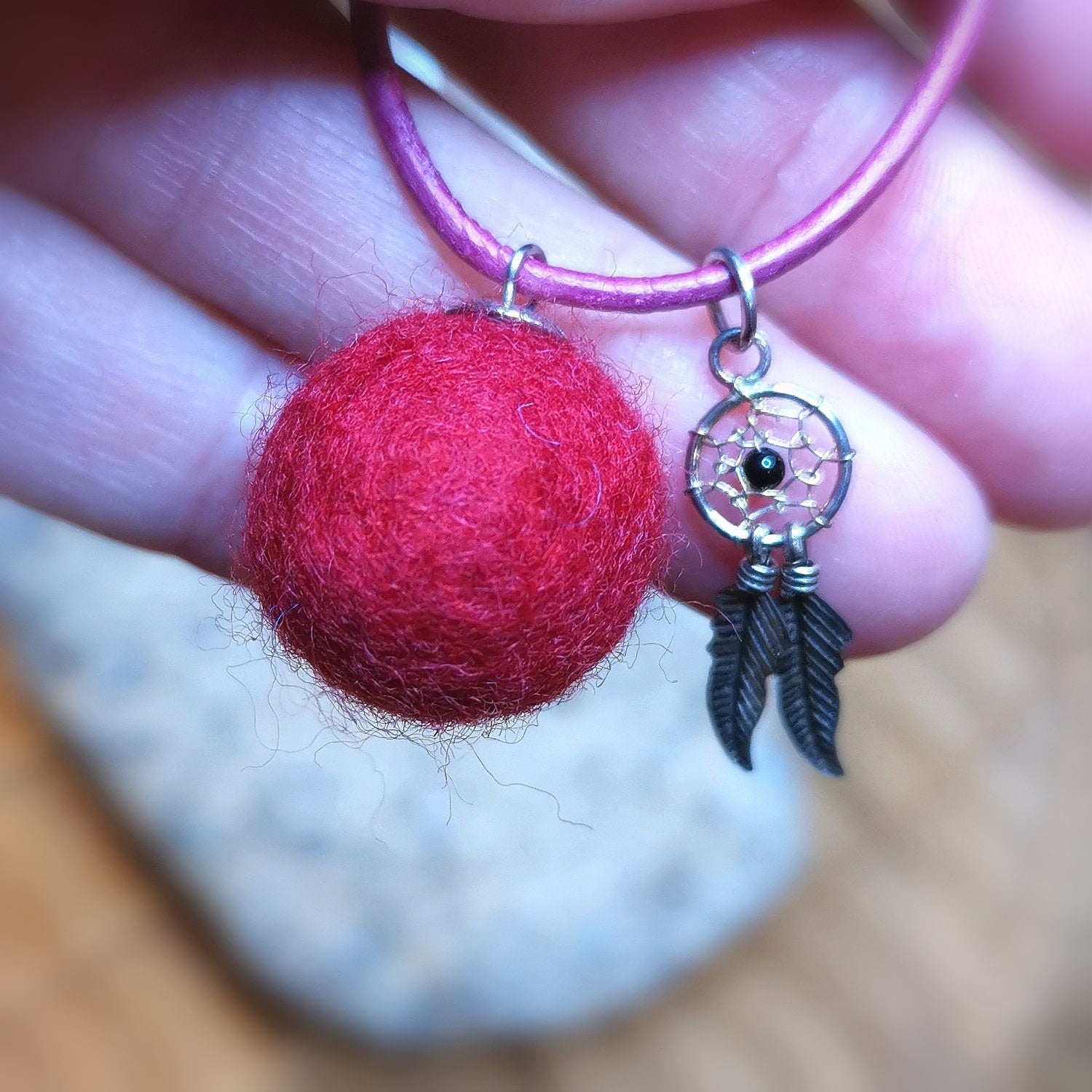roter Filz Engelsrufer Klangkugel Kinder Karma Kette Rot mit Traumfänger, Kraft und Schutz