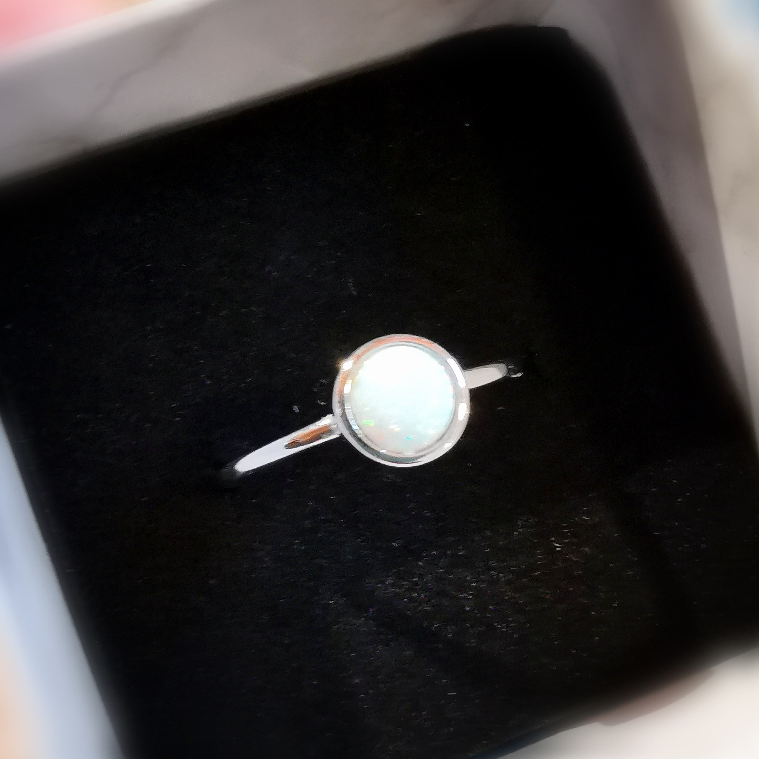 Opal Edelstein Heilstein Ring Sterlingsilber fein und klassisch, weiß - Seelentrost