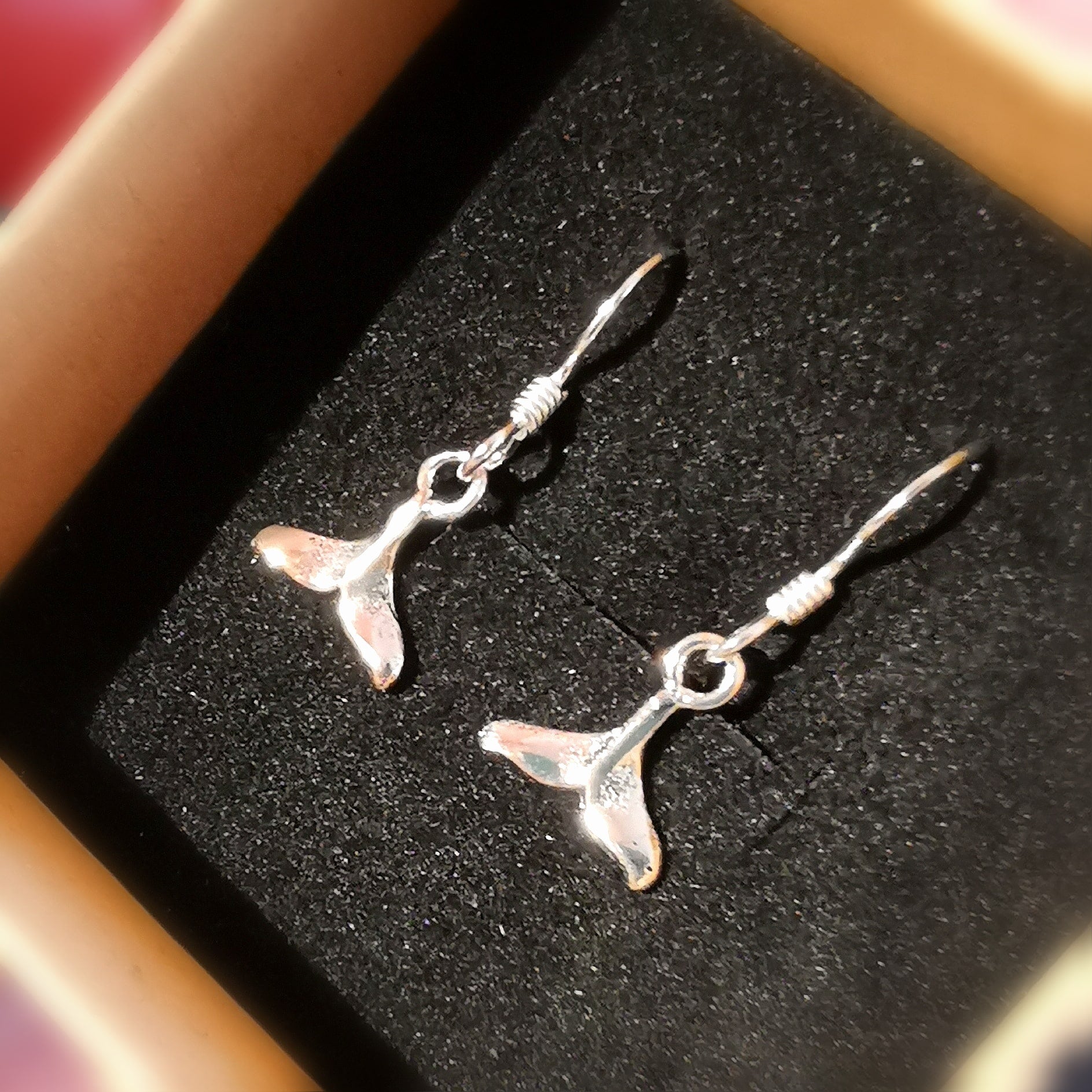mini Walflossen Design Ohrringe Ohrhänger, Sterlingsilber Ohrschmuck, Krafttier Wal