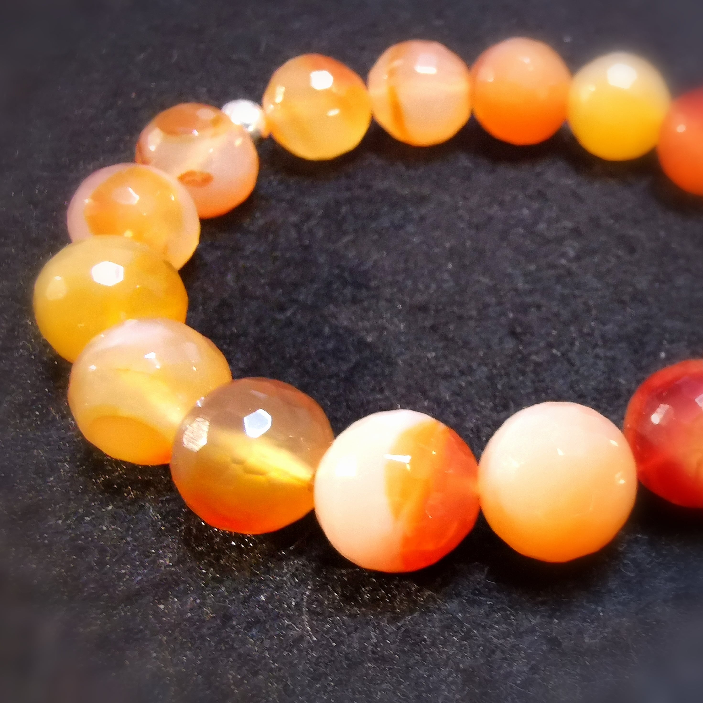 Glücksstein Achat Karneol Edelstein Heilstein Karma Armband mit OM und Troddel, Fröhlichkeit und Vertrauen
