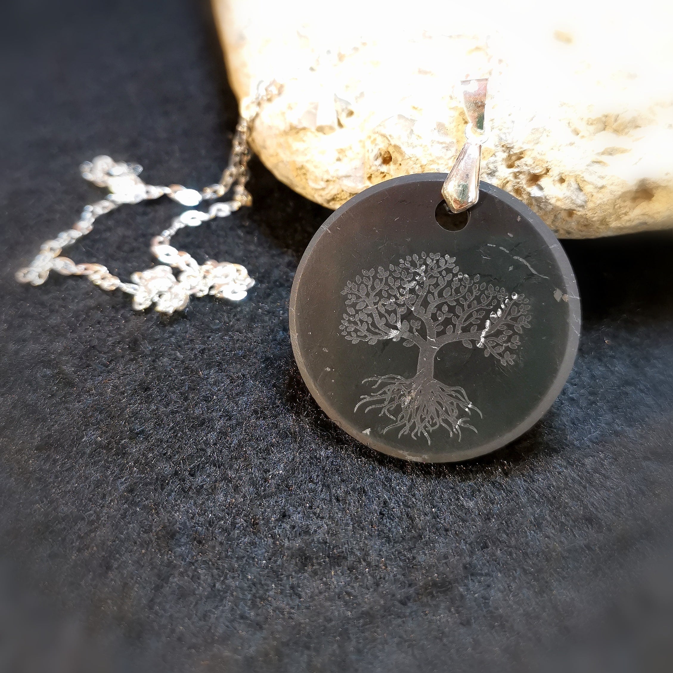Schungit Edelstein Heilstein Aura Schutz Lebensbaum Karma Kette, Chakra Energie Schmuck - Lebensmut und Schutz