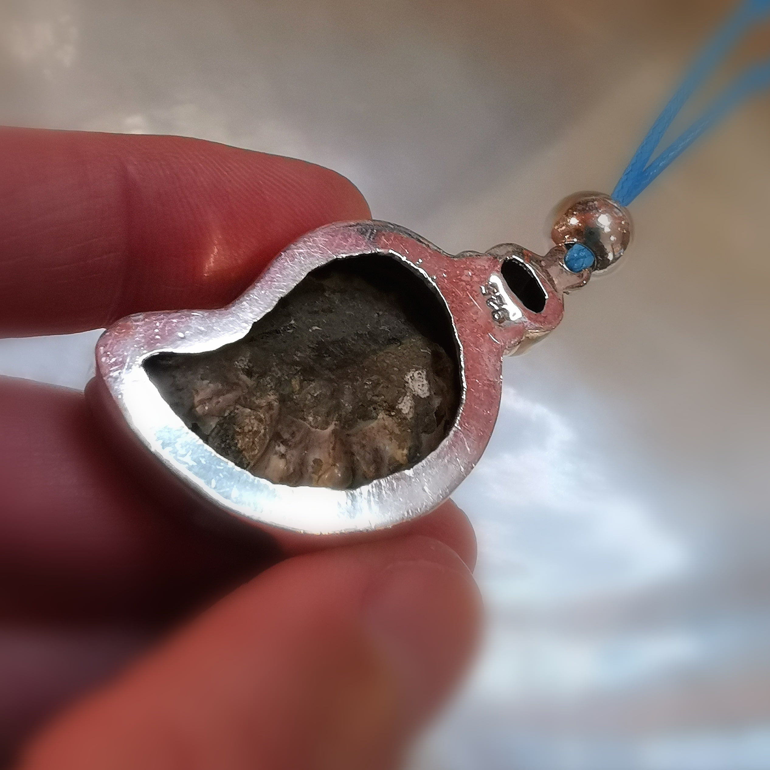 Ammonit Aquamarin, Fossil Edelstein Heilstein Kette am blauen Band - Lust auf Leichtigkeit