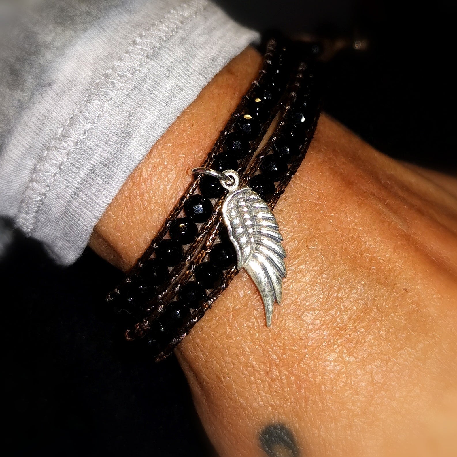 Engelsflügel Onyx Edelstein Heilstein Wickel Karma Armband Ethno, 34 - 38 cm lang, Chakra wellness, Mut und Schutz, samaki originals