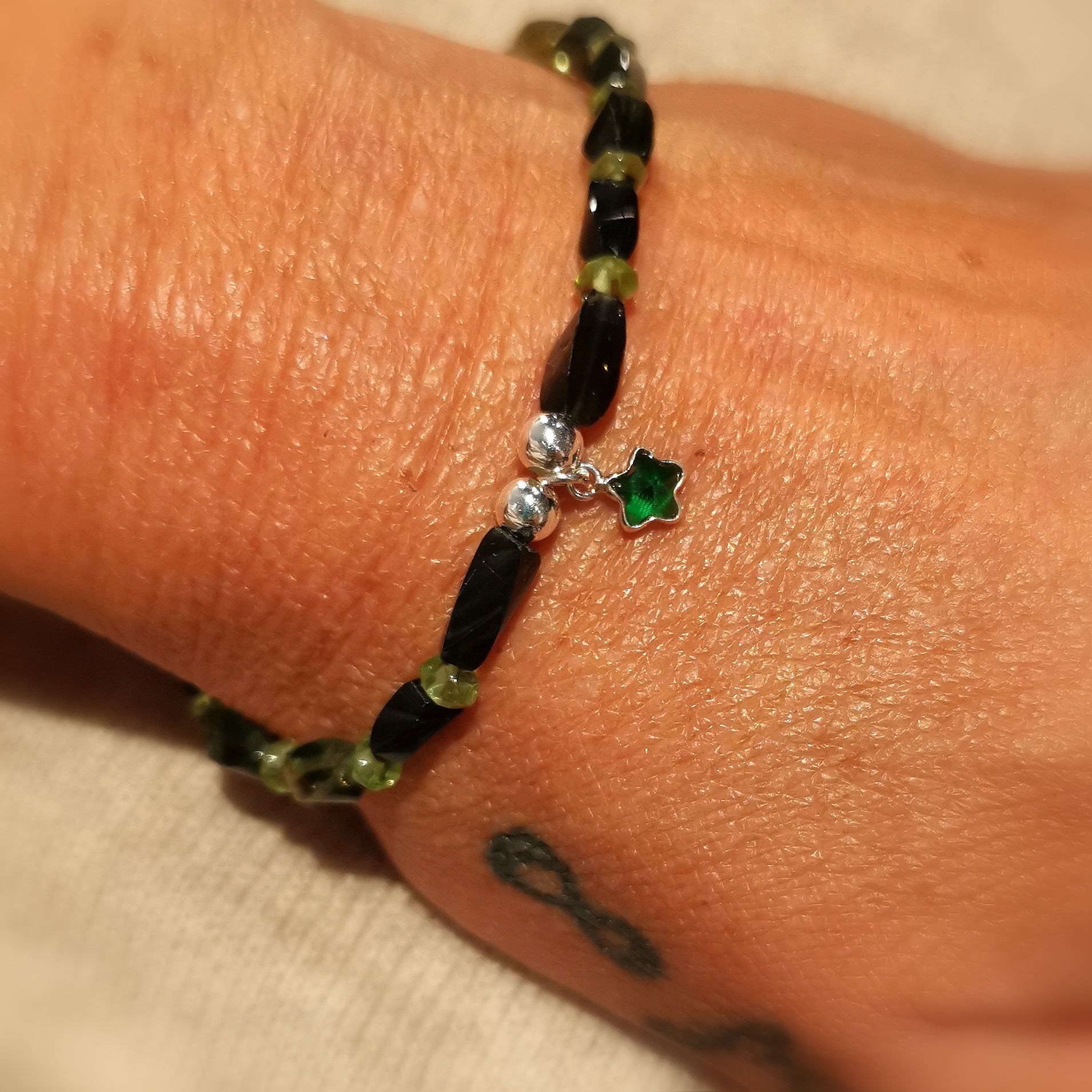 grüner Turmalin Freiform Edelstein Heilstein Seestern Karma Armband, Herzenskraft und Wunder