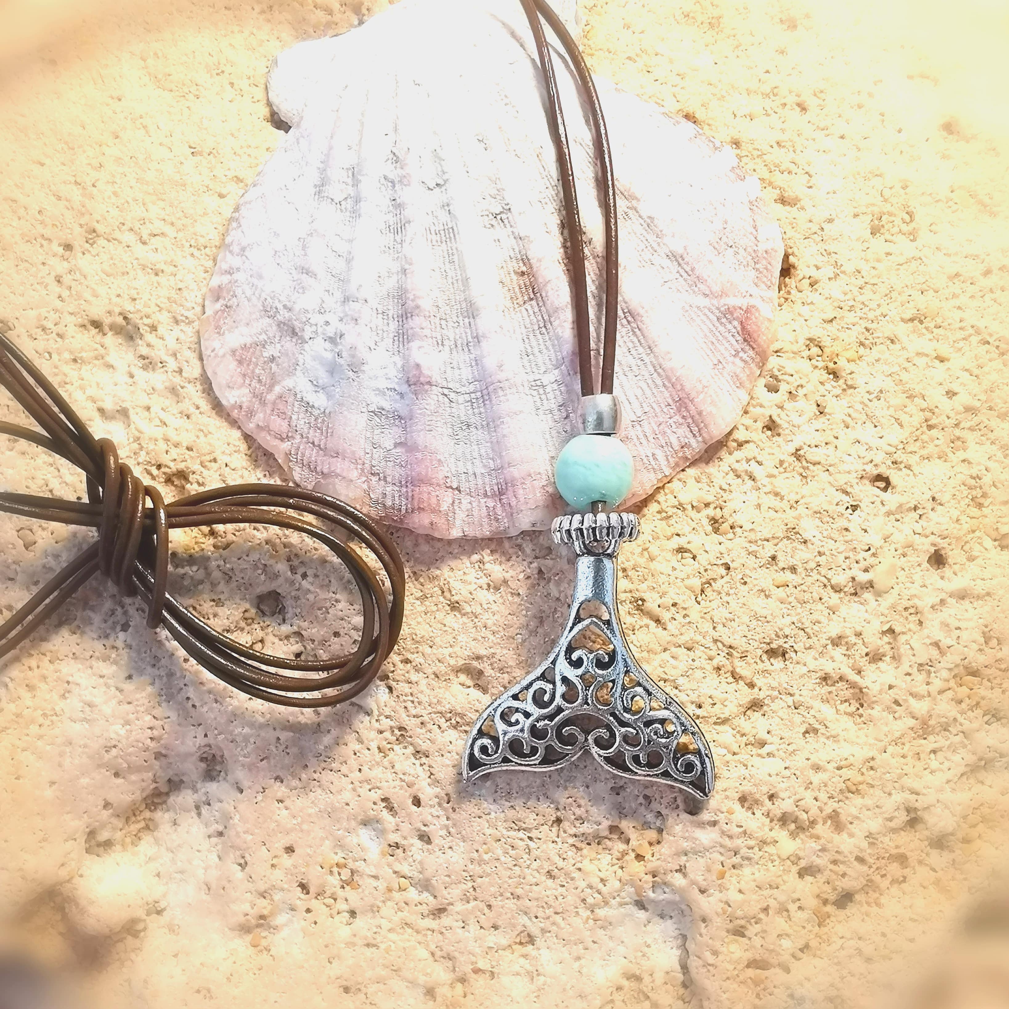 Walflosse Wal Krafttier Glücksbringer Karma Chakra Kette, frei sein, mit Amazonit Edelstein, an Leder
