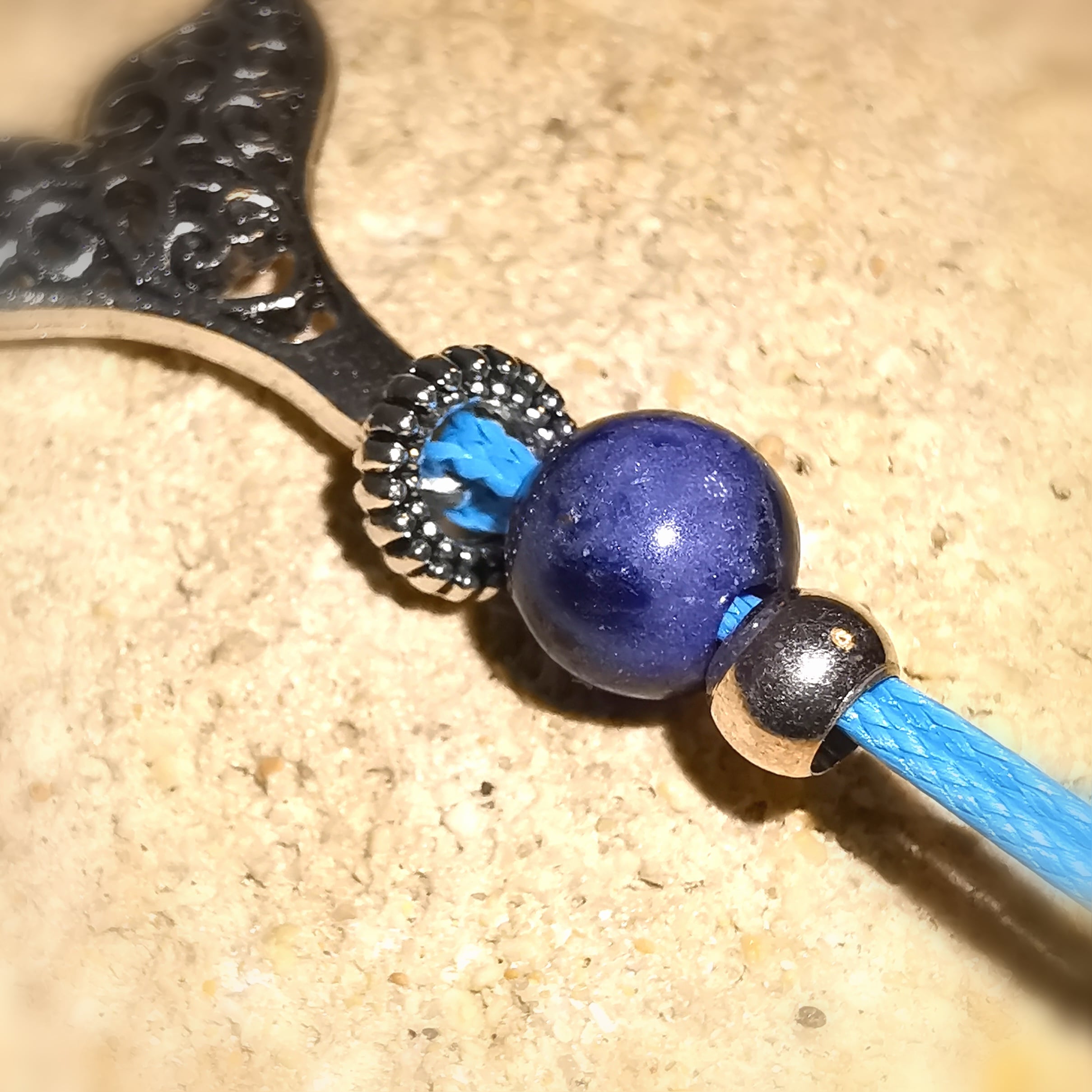 Walflosse Wal Krafttier Glücksbringer Karma Chakra Kette, mit Dumortierit Edelstein, das Leben leichter nehmen