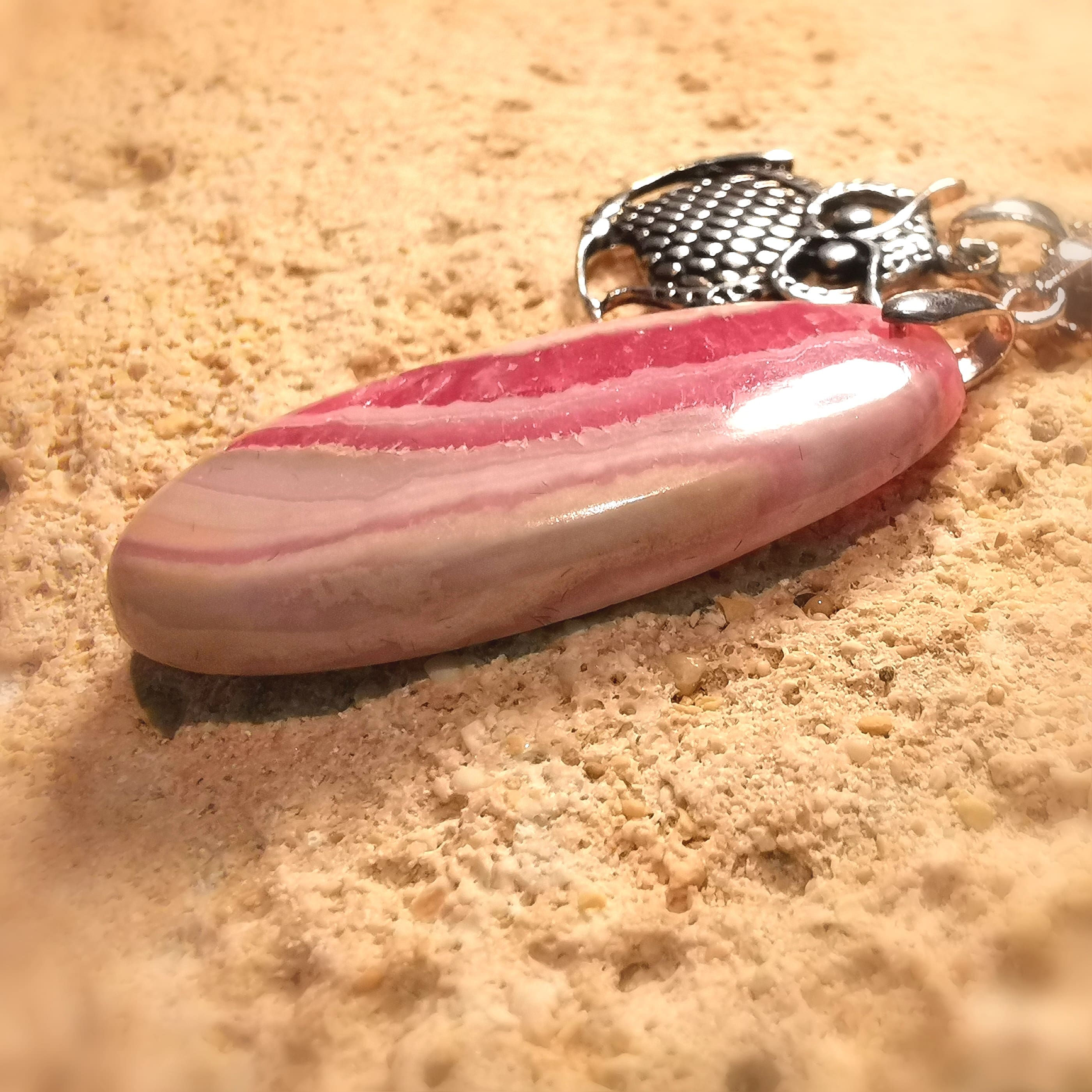 Rhodochrosit Edelstein Heilstein Karma Kette mit Krafttier Eule, Chakra Aura Schmuch, liebendes Herz