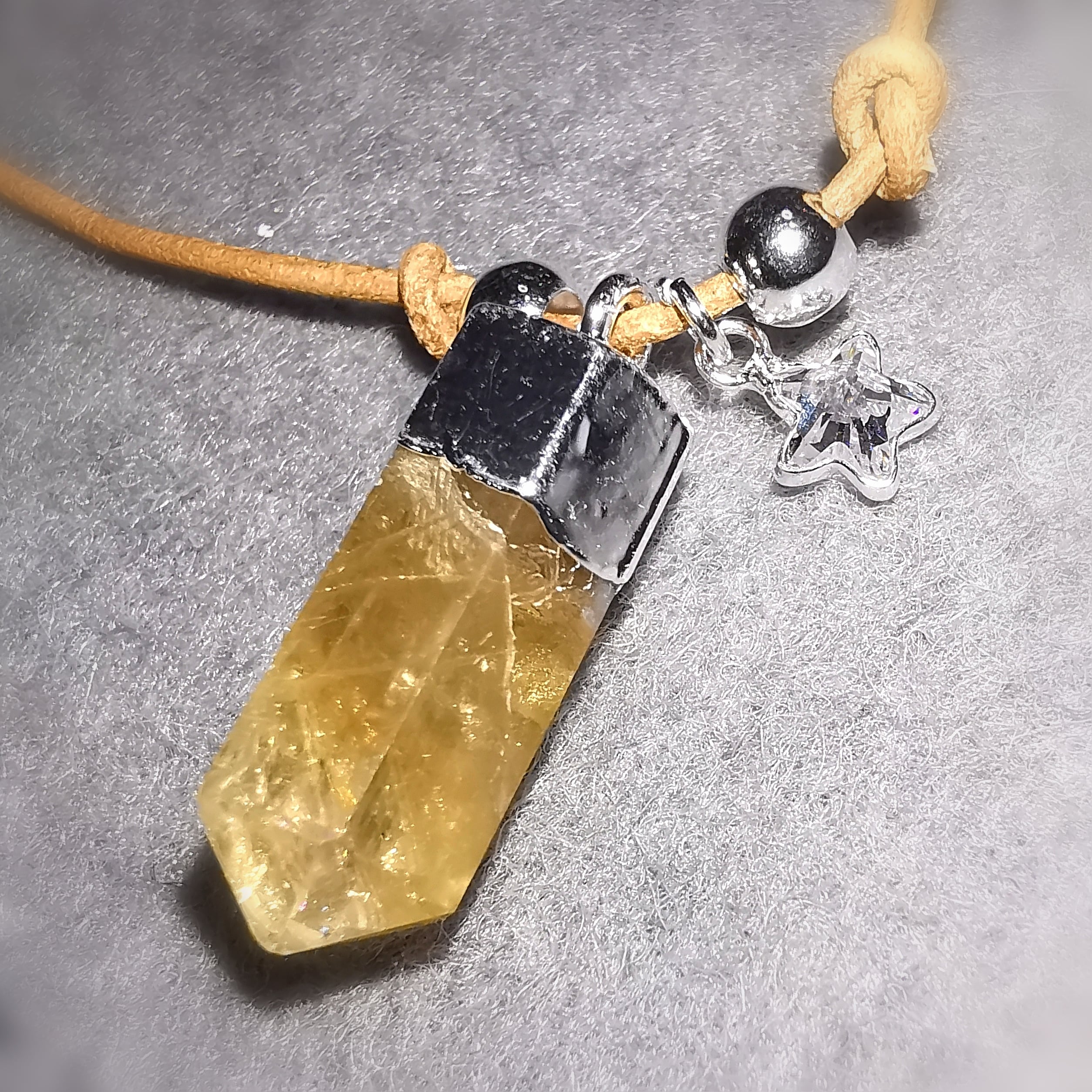 Citrin Spitze Stab Edelstein Heilstein Seestern Karma Kette Sonnengelb an Leder - Wunder