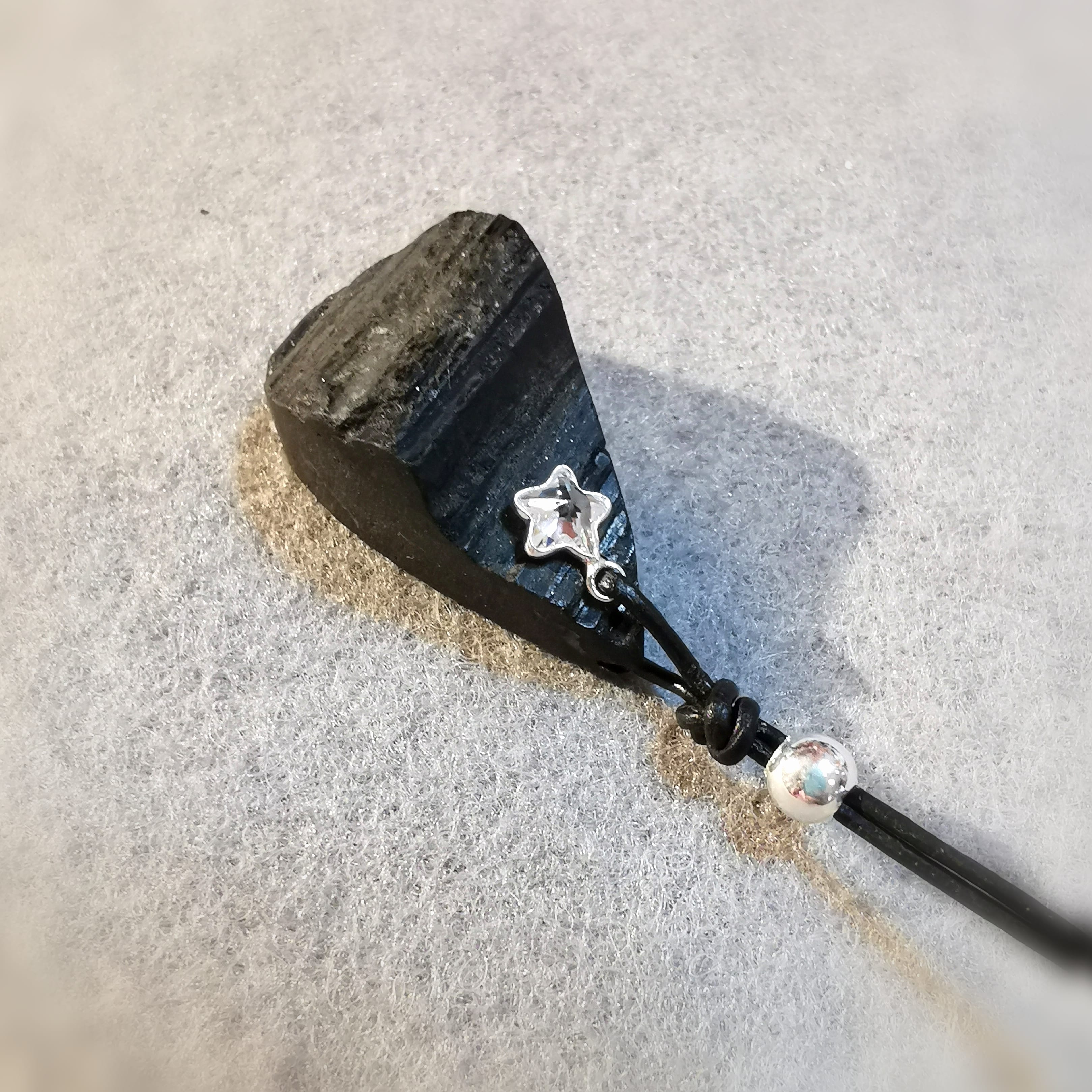 Turmalin Edelstein Natur Heilstein schwarz, Seestern Design Karma Kette an Leder Krafttier Schmuck, Kraft und Schutz
