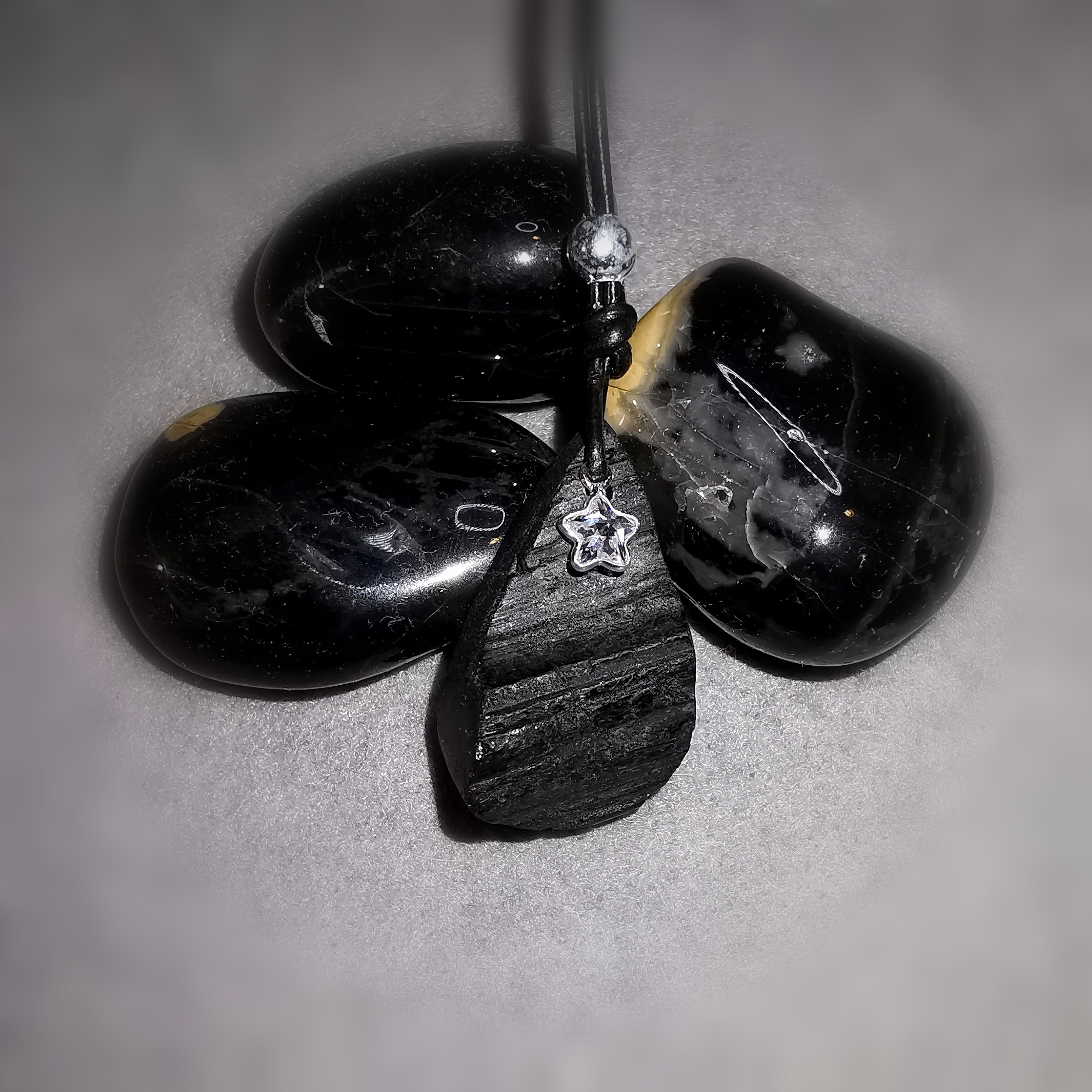 Turmalin Edelstein Natur Heilstein schwarz, Seestern Design Karma Kette an Leder Krafttier Schmuck, Kraft und Schutz
