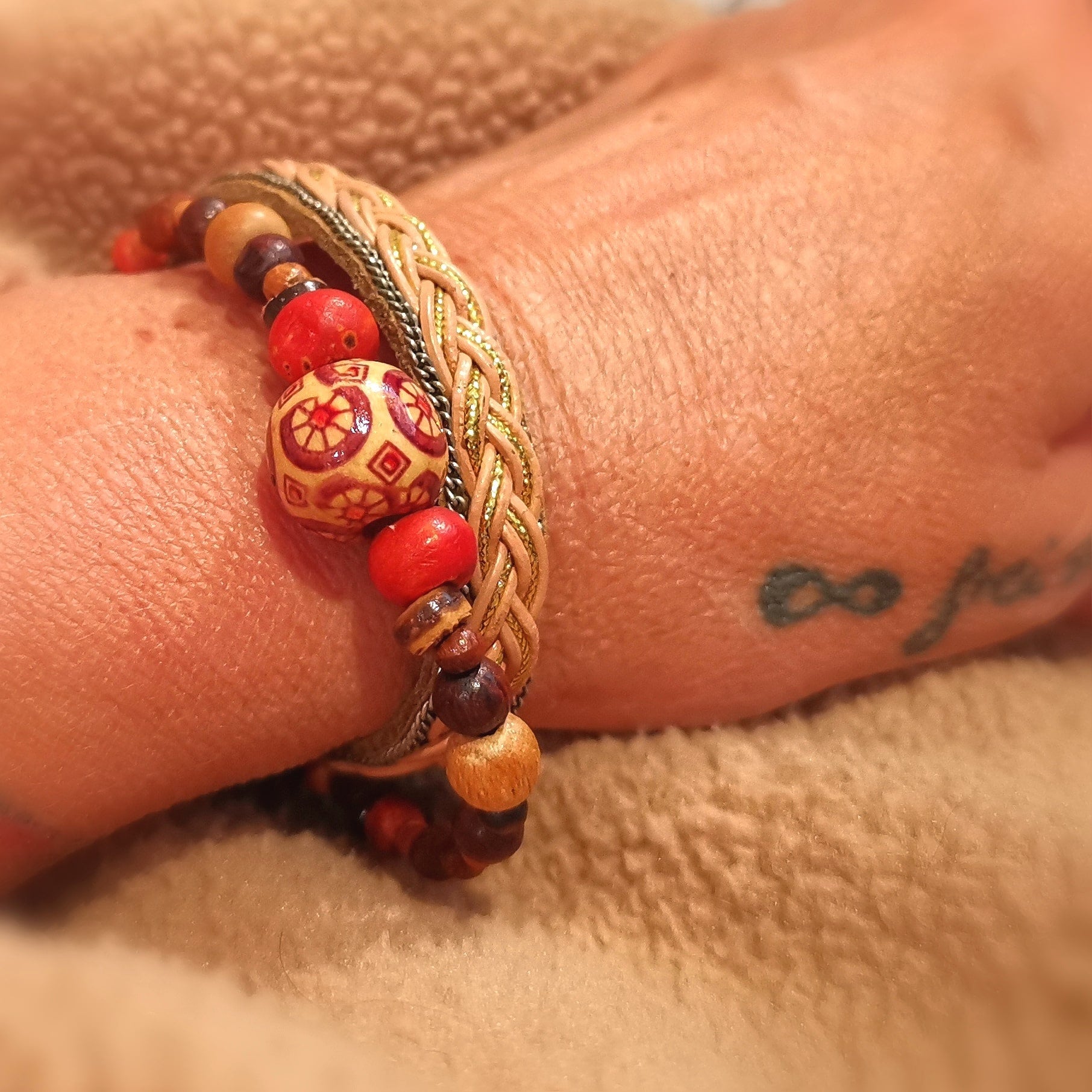 Karma Holz Kokos Armband Set mit Leder, Hippie Glücksarmband Schmuck, Lebensfreude