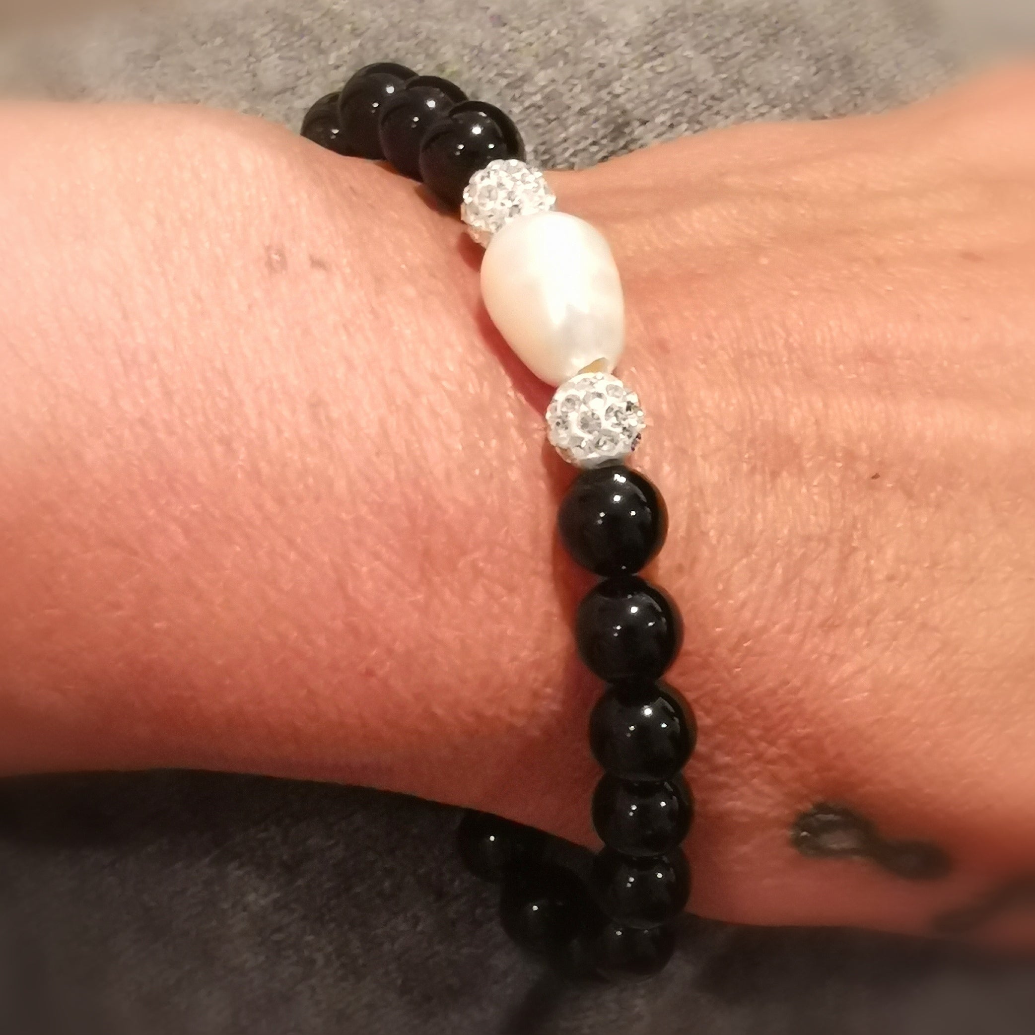 Onyx Extra Edelstein Heilstein Karma Armband AA Qualität schwarz, mit Perle und Strass, geweiht - Schutz und Stabilität