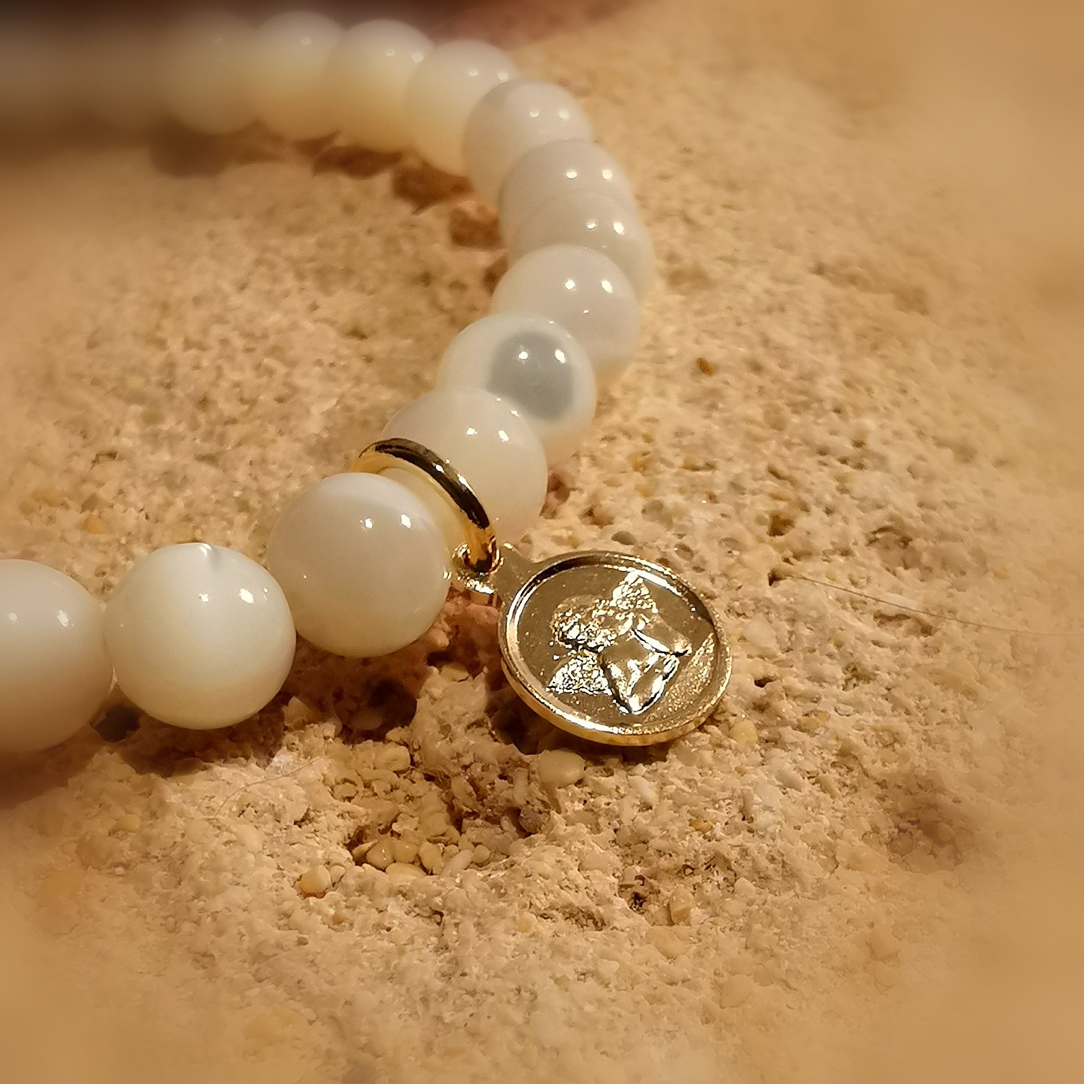 Perlmutt Schutzengel Büste Karma Armband, Amulett vergoldet, Chakra Heilstein Schmuck, in Liebe behütet