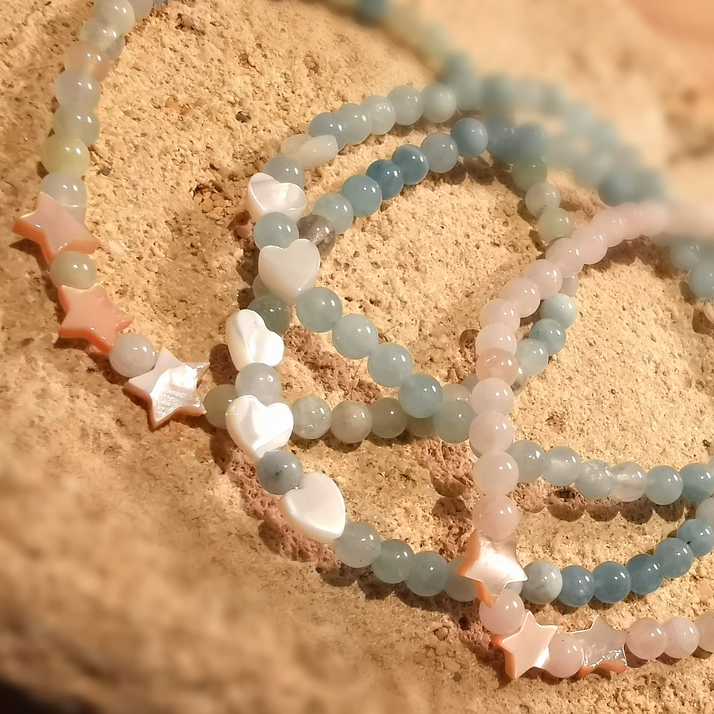 Aquamarin Edelstein Karma Seesterne Krafttier Armband, blauer Beryll Heilstein mit Perlmutt, mit Vertrauen