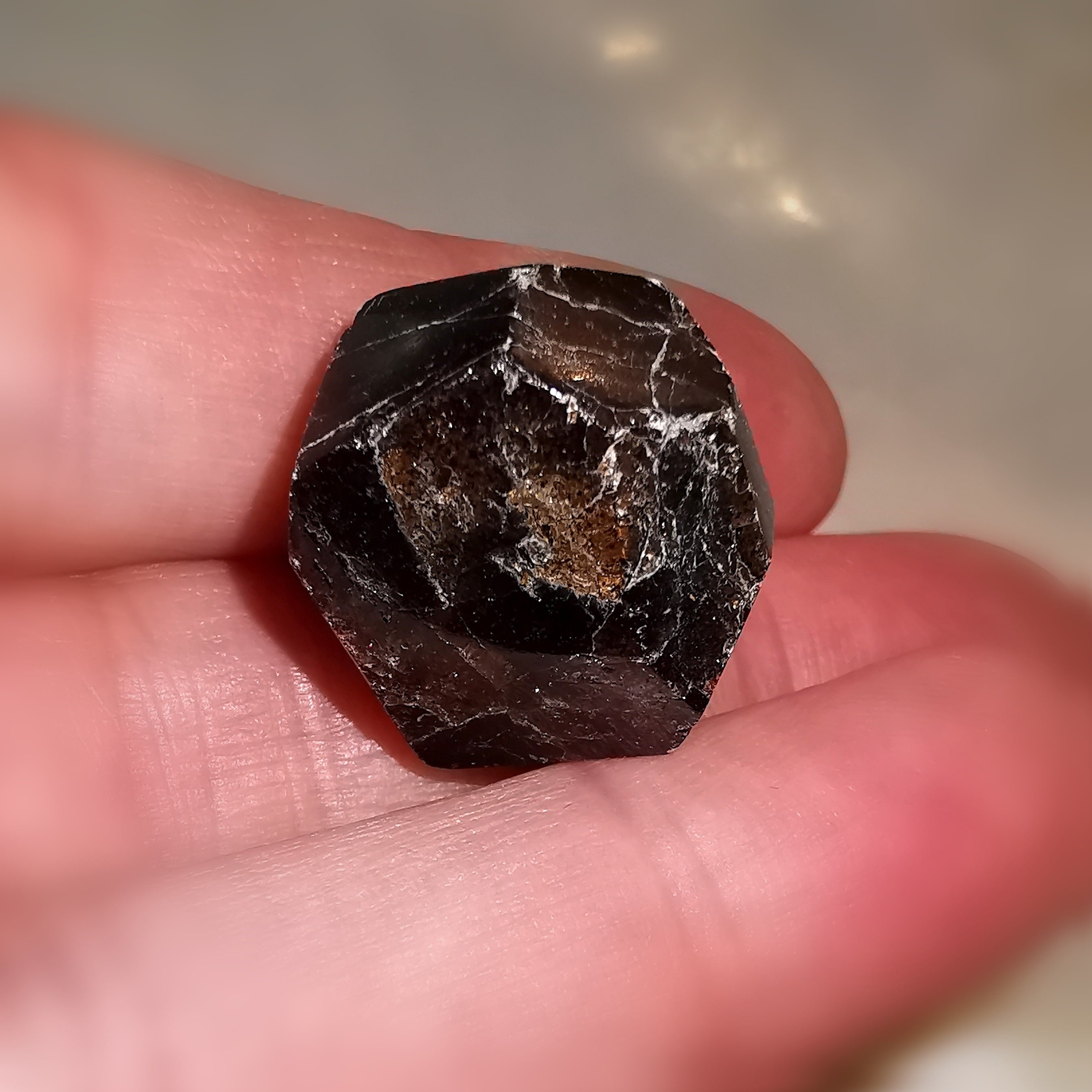 ❤️ Garnet palm stone – natural stone for love, courage & grounding