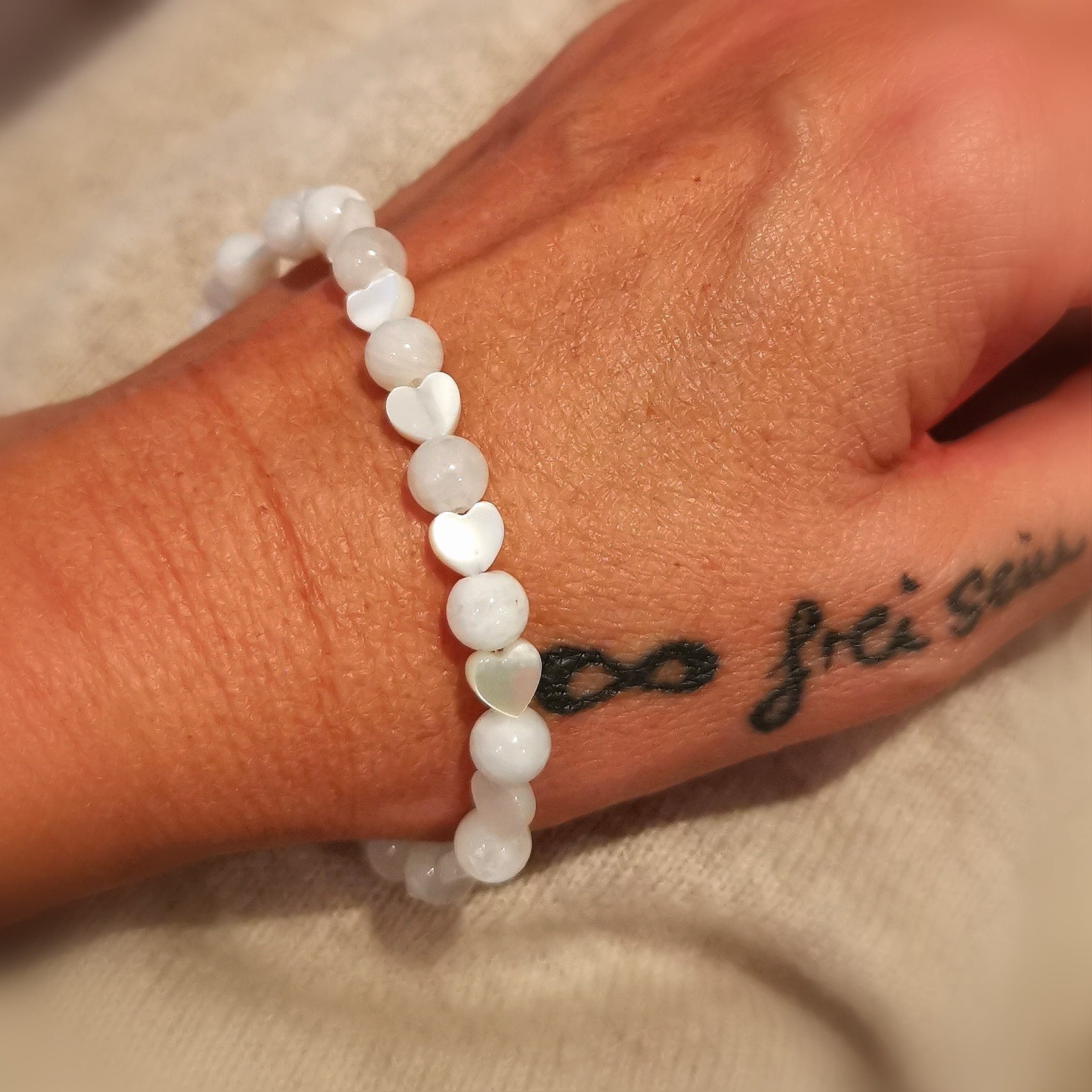 Mondstein Edelstein Karma Perlmutt Herz Armband, extra Regenbogen Heilstein Qualität, Liebe und Genuss