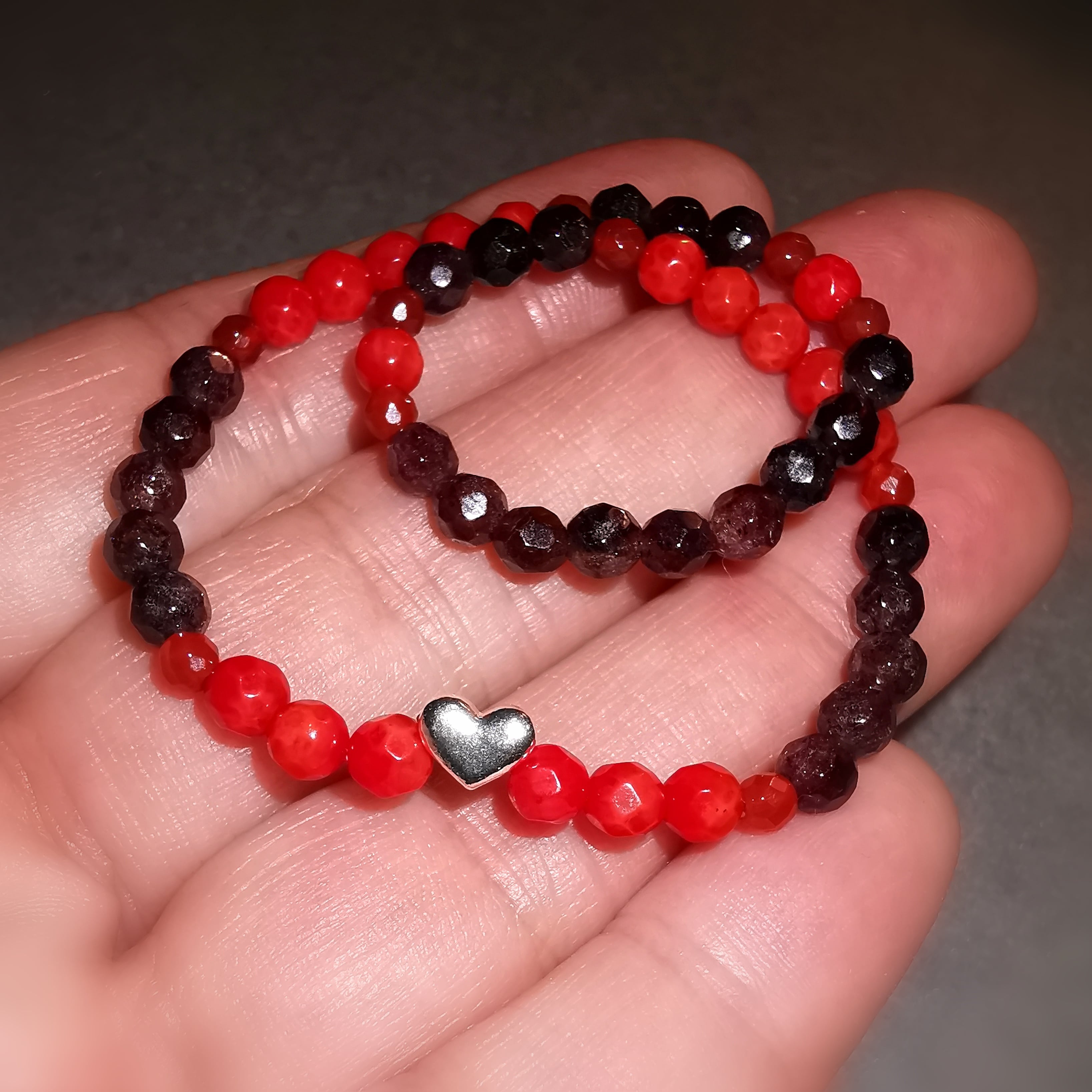 Granat Koralle Heilstein Edelstein Herz Armband 4 mm, Chakra Karma Schmuck: Willenskraft und Selbstvertrauen