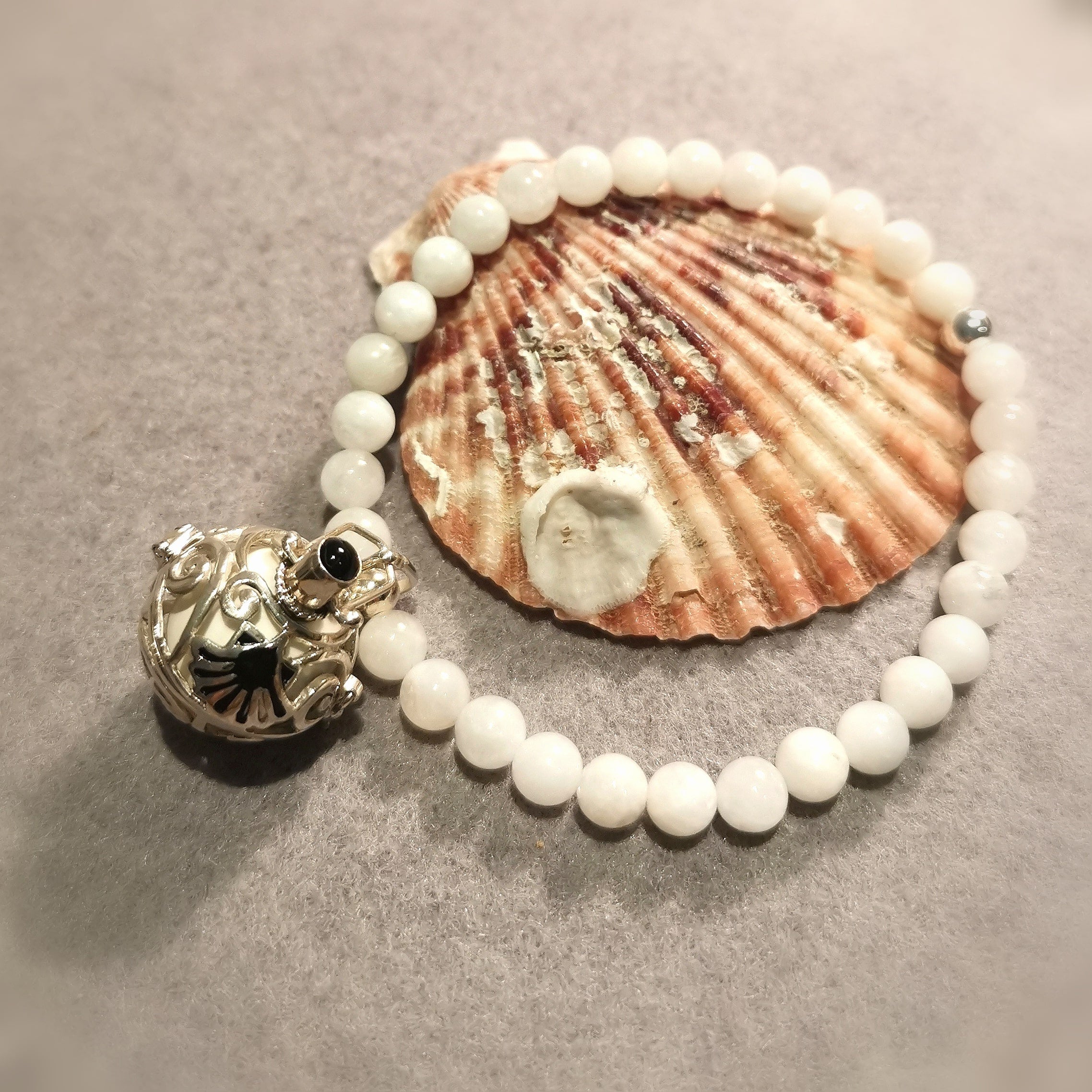 Engelsrufer Mallorca Muschel Sterlingsilber Onyx Anhänger: Mondstein Edelstein Karma Armband, Licht und Liebe