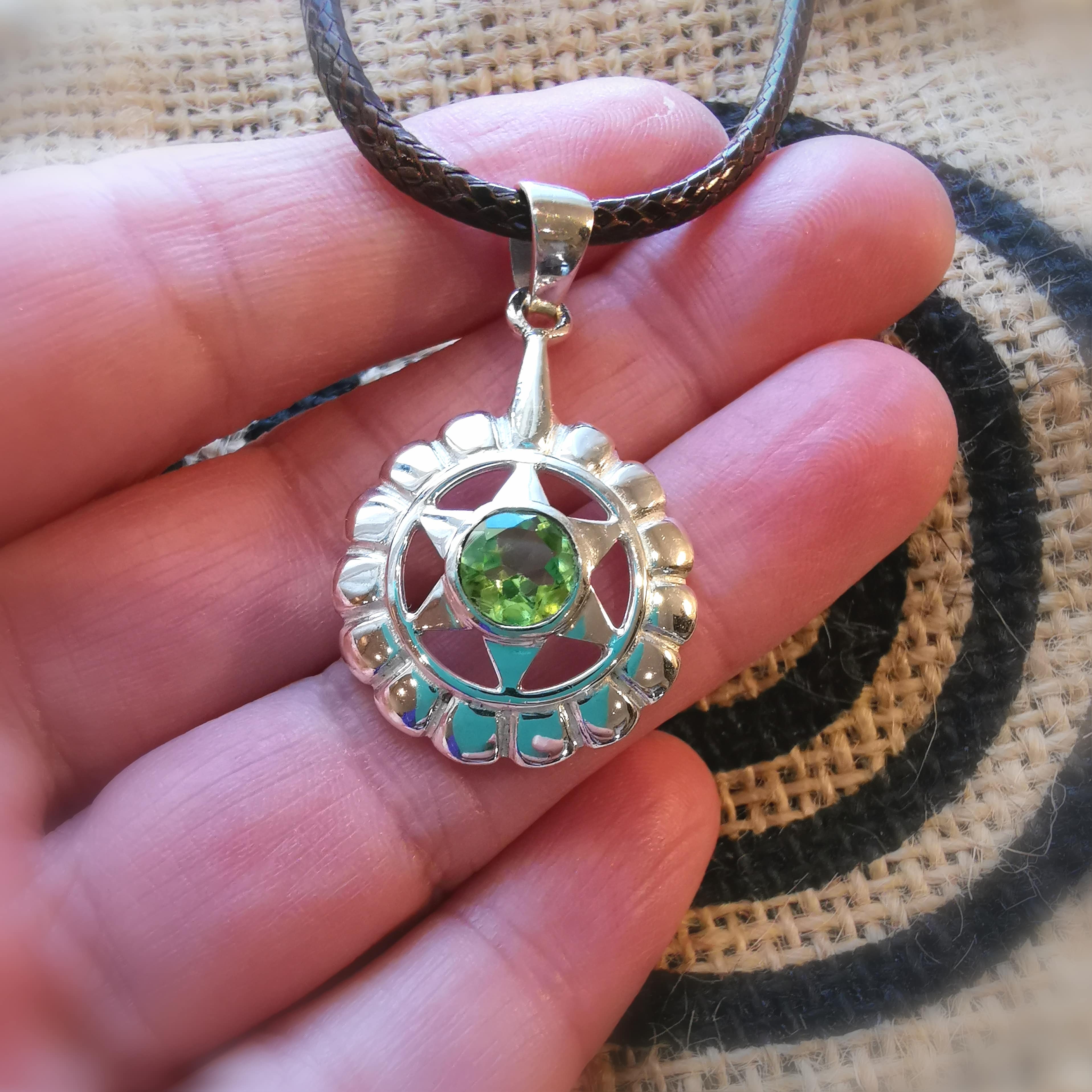 Herzchakra Anahata Olivin Edelstein Karma Kette Heilstein Schmuck Set edler Hippie Stil - Liebe, Harmonie