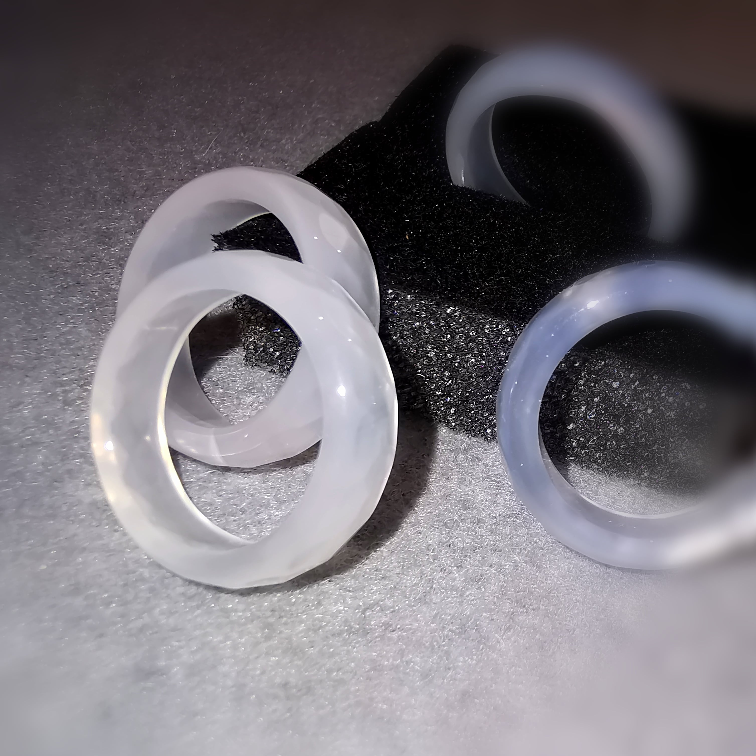 Liebe und Frieden: Friedensachat weisser Achat Edelstein Heilstein Karma Ring