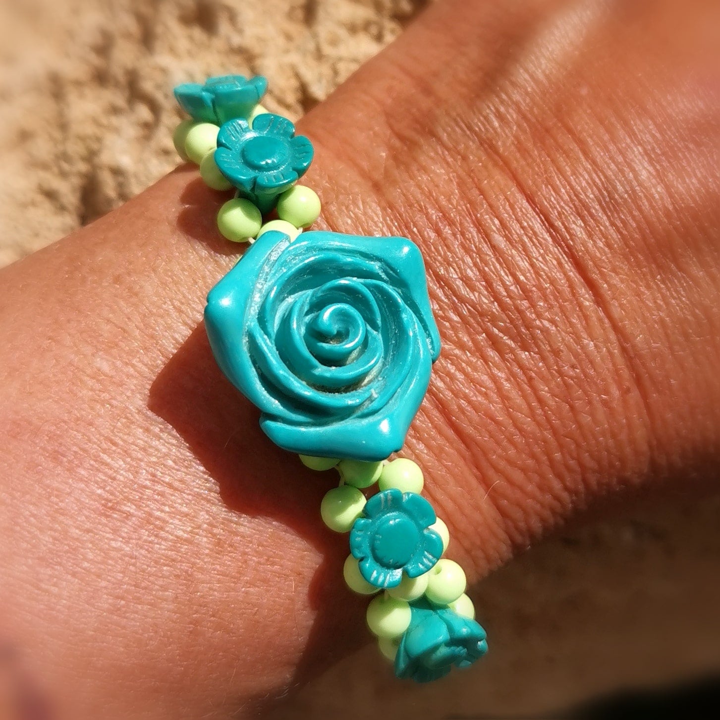 Türkis Magnesit Rosen Edelstein Kunst Design Armband Armreif Chakra Schmuck - Fröhlichkeit