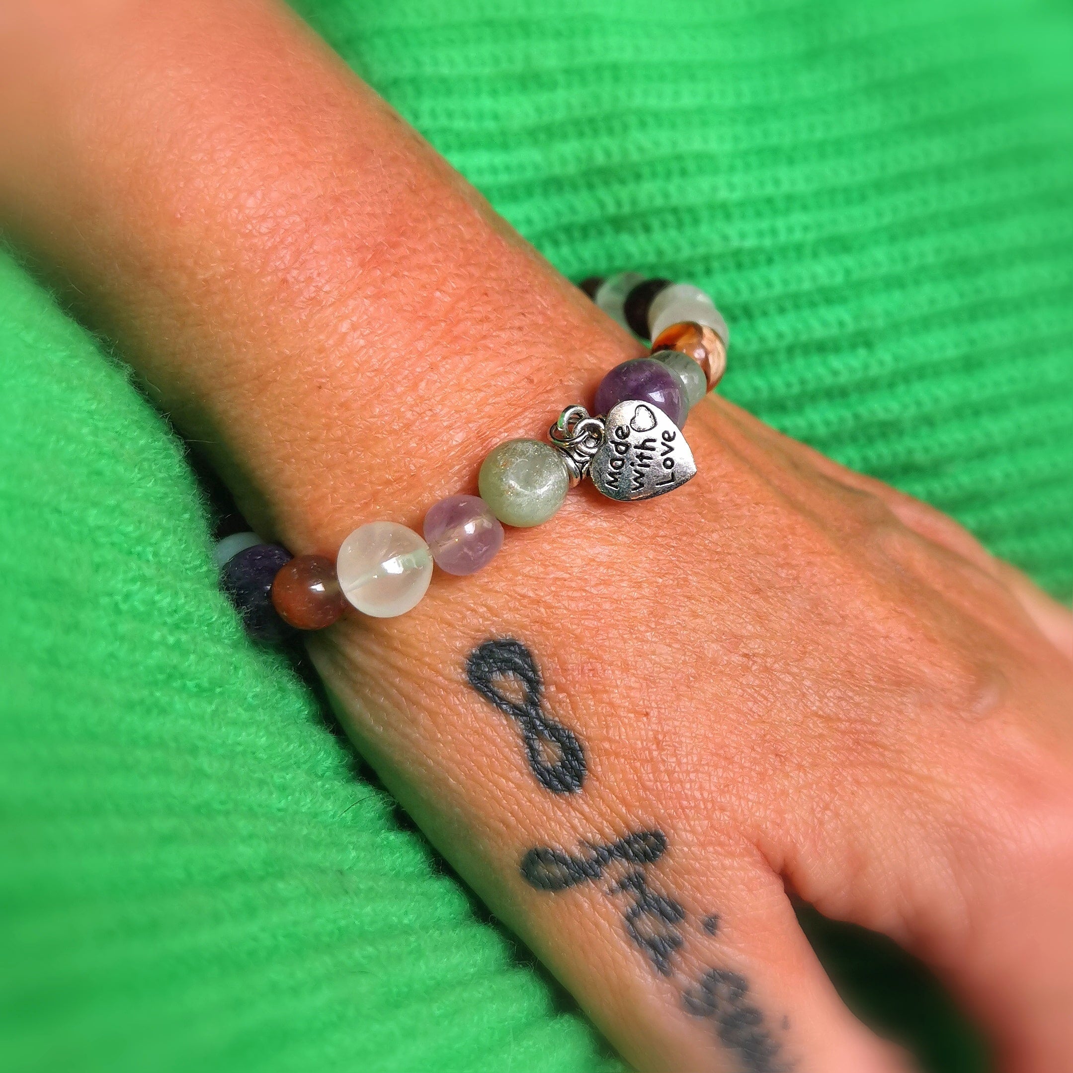 Heilstein Mix Karma Armband made with love, Größe M: bunt, Hippie Heilstein Armbändchen lebe liebe lache
