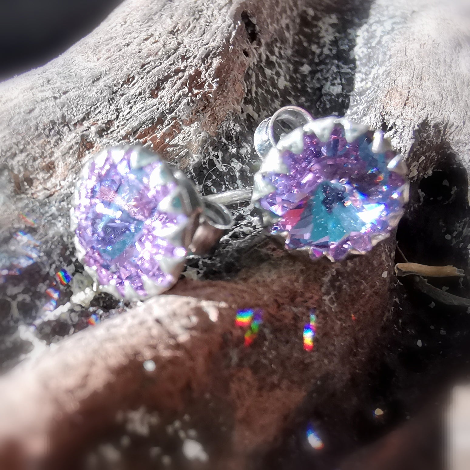 Ohrstecker Swarovski und Sterlingsilber, lichtvolle Kristall Ohrringe, Lila: Kronen Chakra, Inspiration, samaki