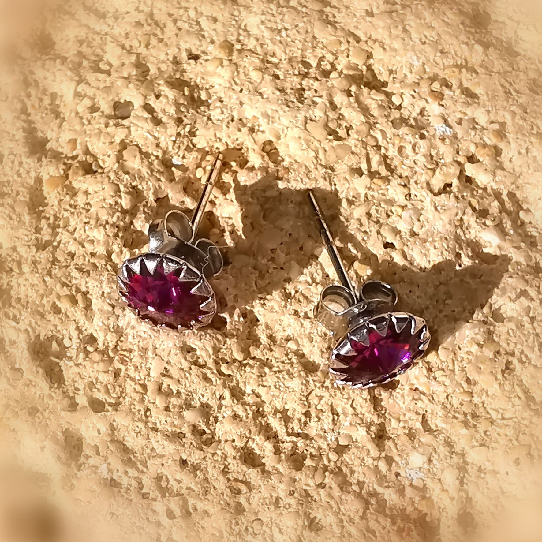 Ohrstecker Swarovski und Sterlingsilber, lichtvolle Kristall Ohrringe, Pink: romantische Gefühle und Verspieltheit, Hingabe