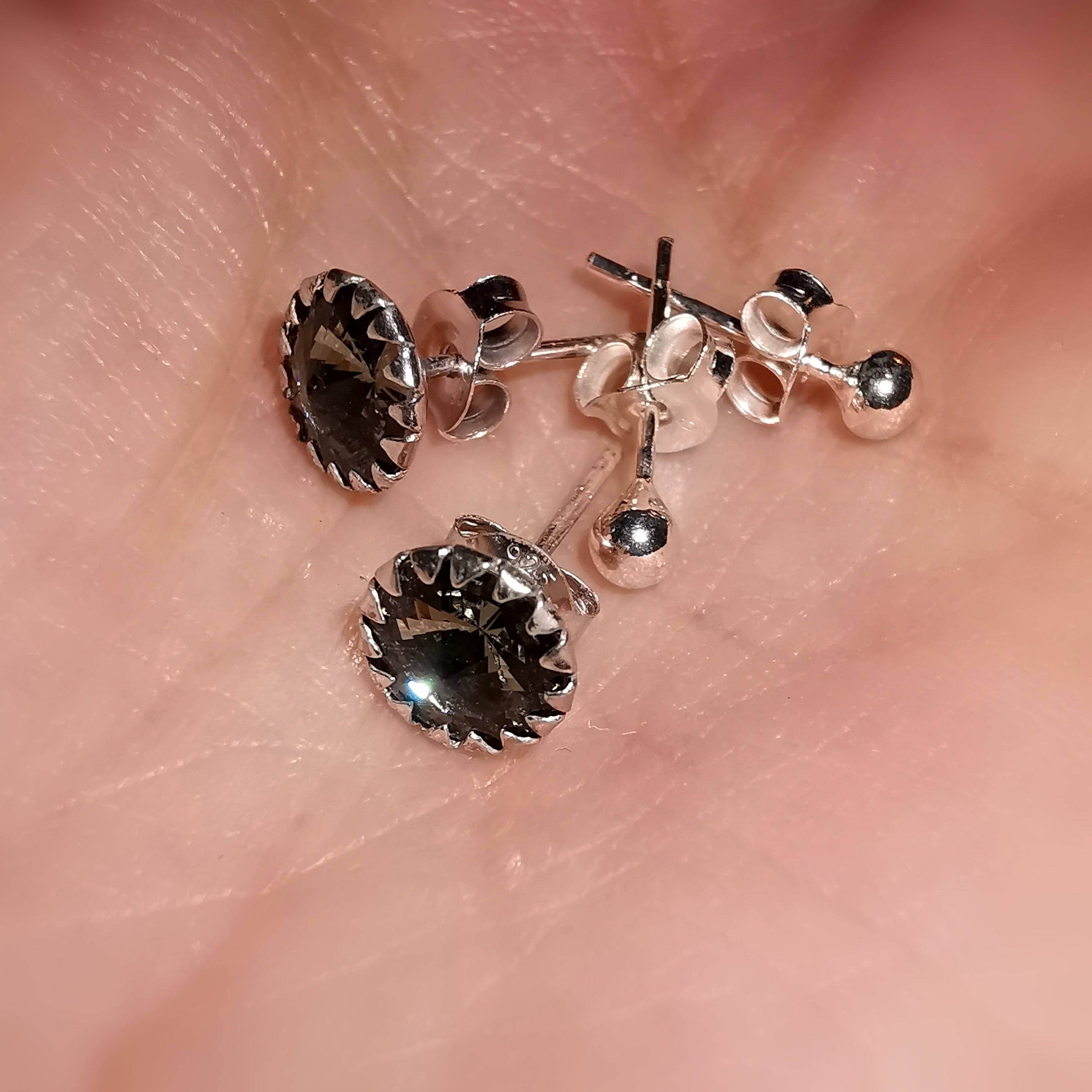 Ohrstecker 2er Set Swarovski und Sterlingsilber Stecker, lichtvolle Kristall Ohrringe, anthrazit silber: Gedanken dürfen zur Ruhe kommen